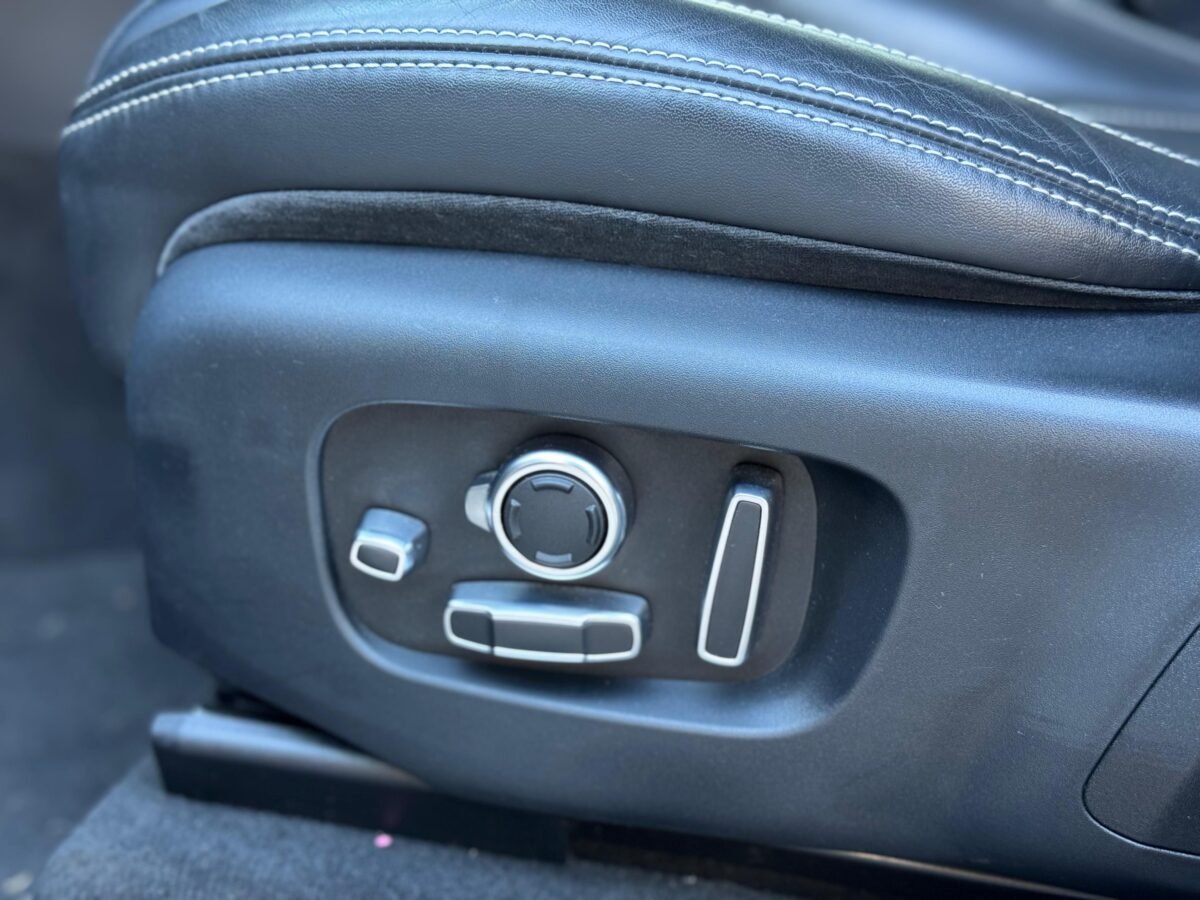 LAND-ROVER Range Rover Velar 3.0D D300 R Dynamic HSE 4WD Auto