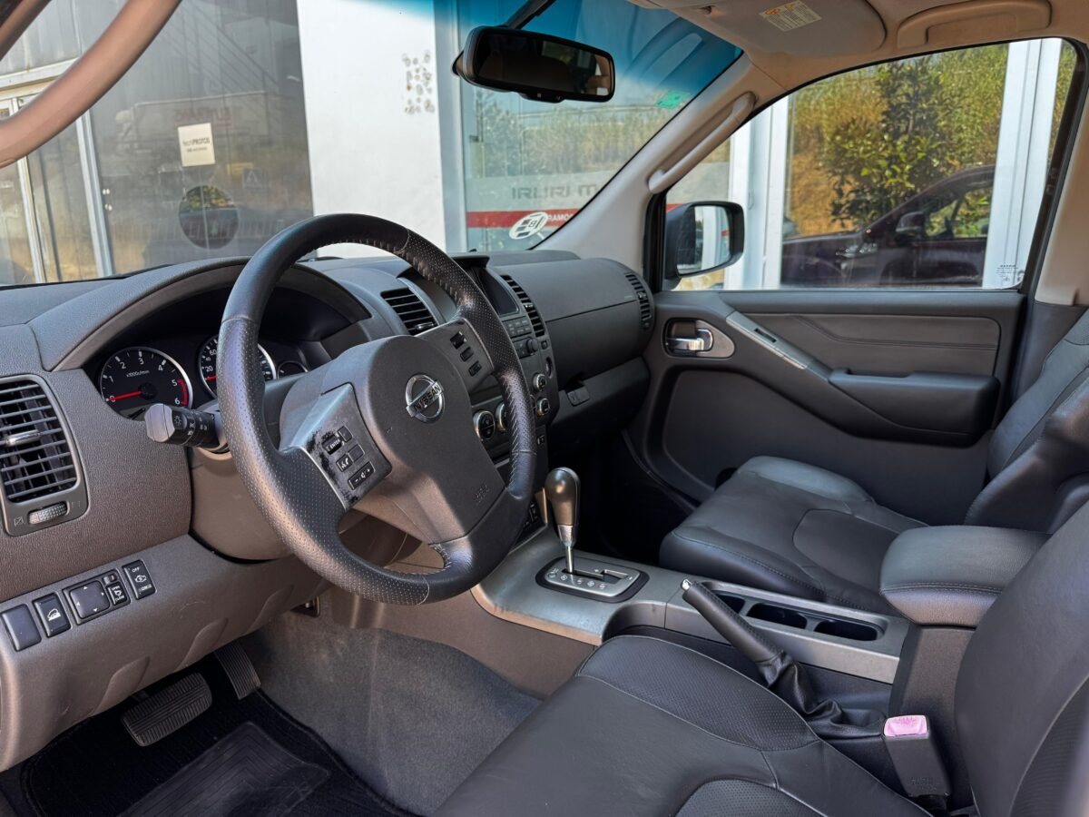 NISSAN Pathfinder 2.5 dCi 171CV LE Auto 7 plazas