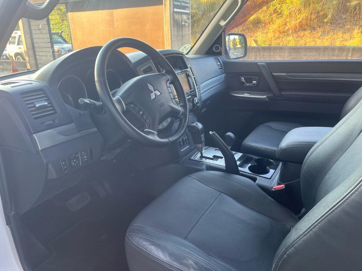 MITSUBISHI Montero 3.2 DID Kaiteki Auto