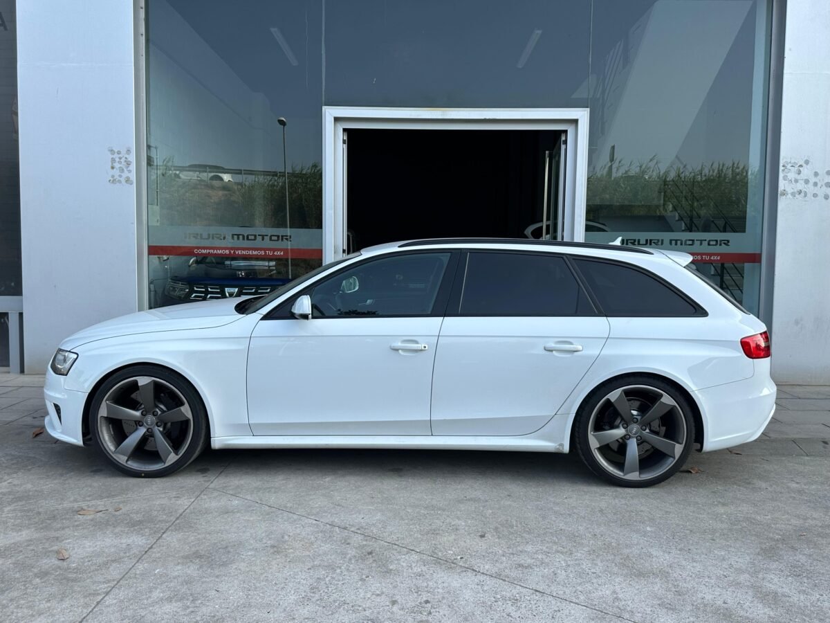 AUDI RS4 V8 FSI 