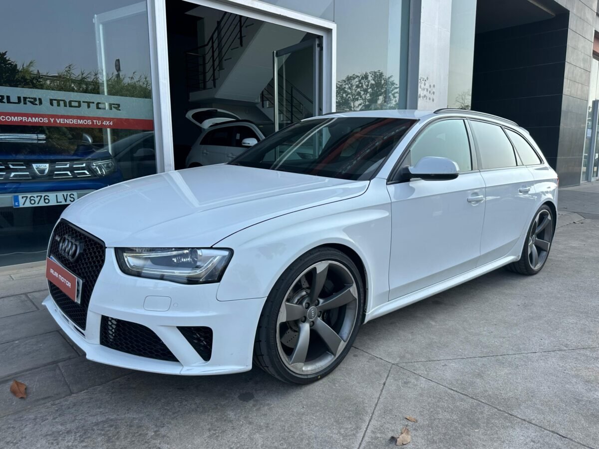 AUDI RS4 V8 FSI 