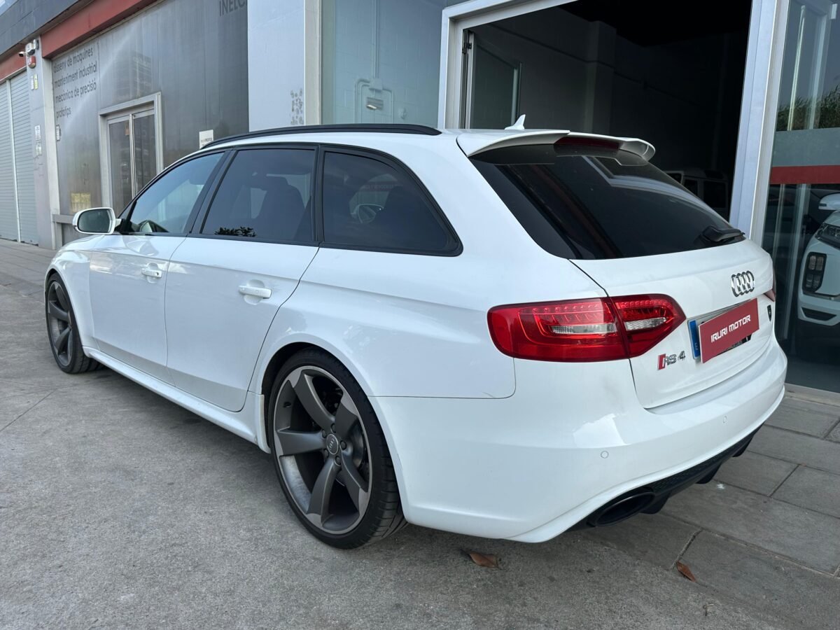 AUDI RS4 V8 FSI 