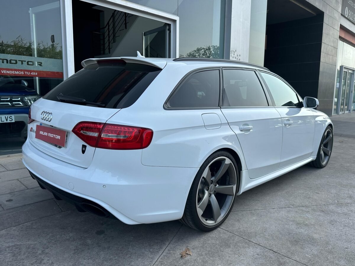 AUDI RS4 V8 FSI 