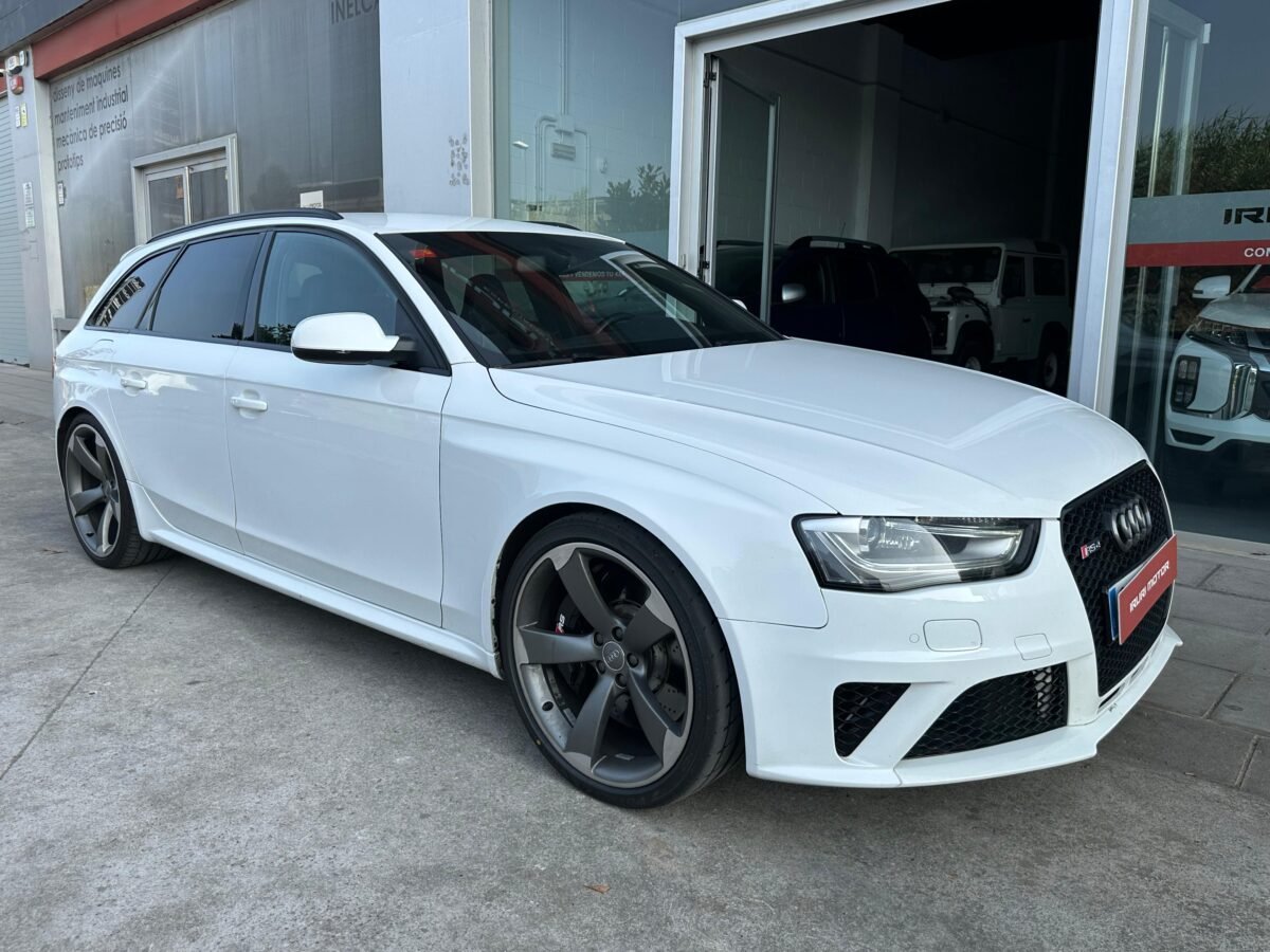 AUDI RS4 V8 FSI 
