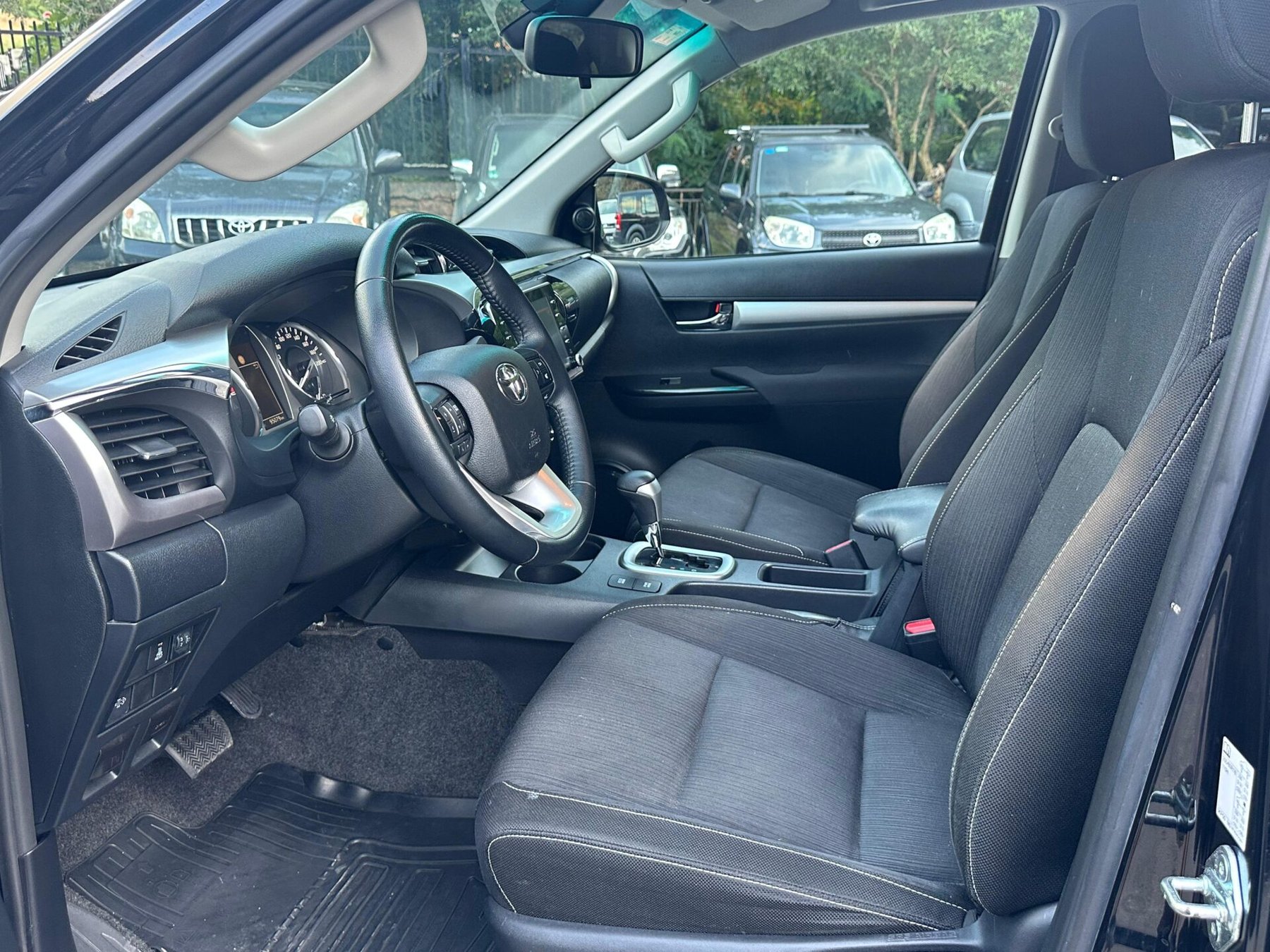 TOYOTA Hilux 2.8 D4D 150kW 204 C. Doble VXL AT