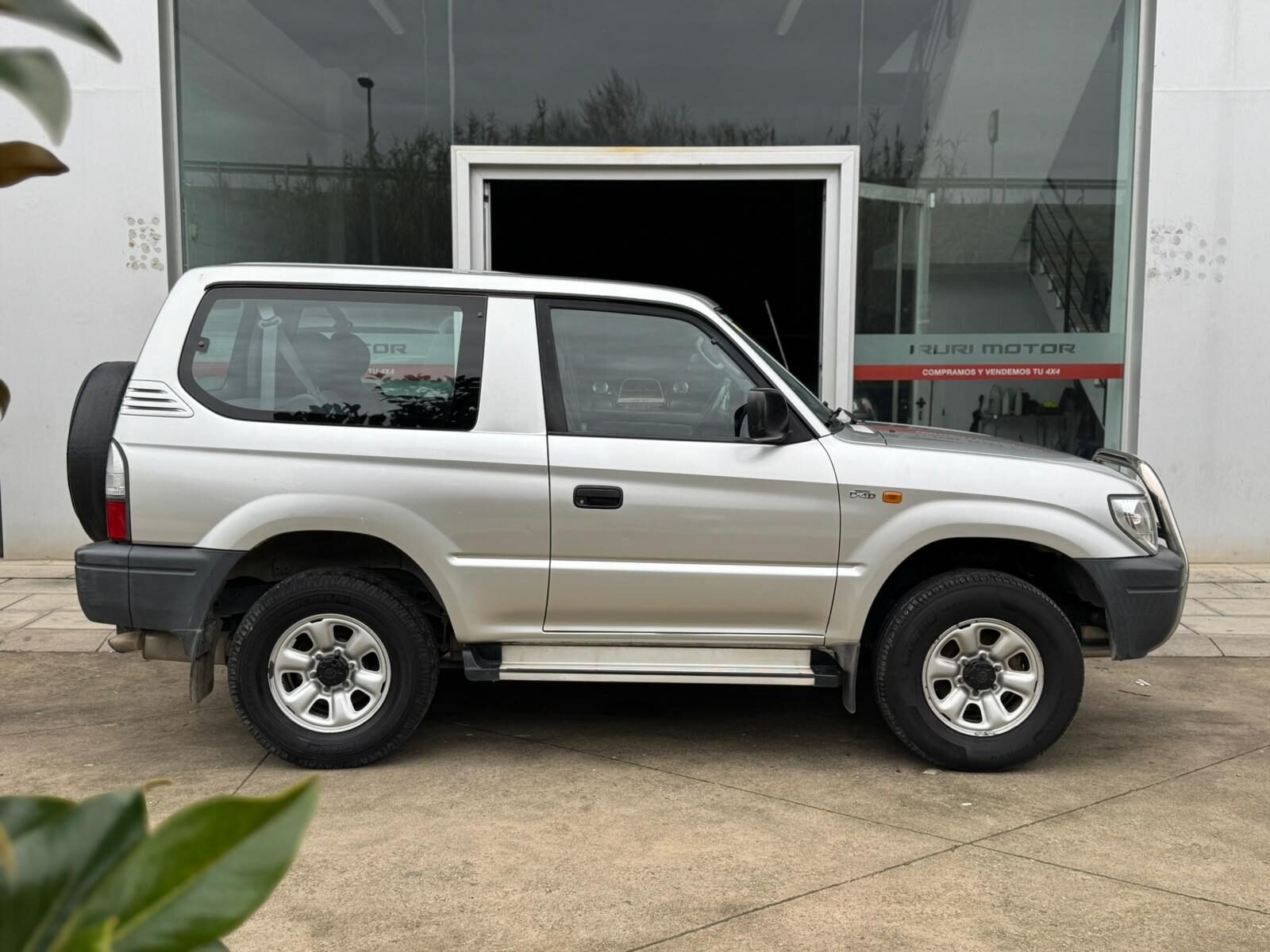 TOYOTA Land Cruiser 90 3.0 D4D GX