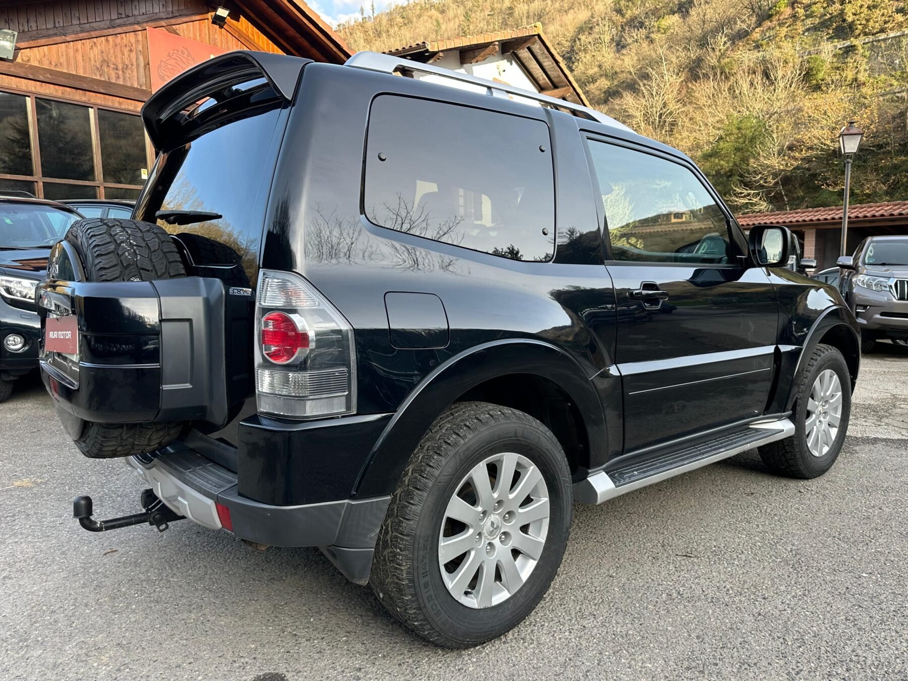MITSUBISHI Montero 3.8 V6 MIVEC Kaiteki