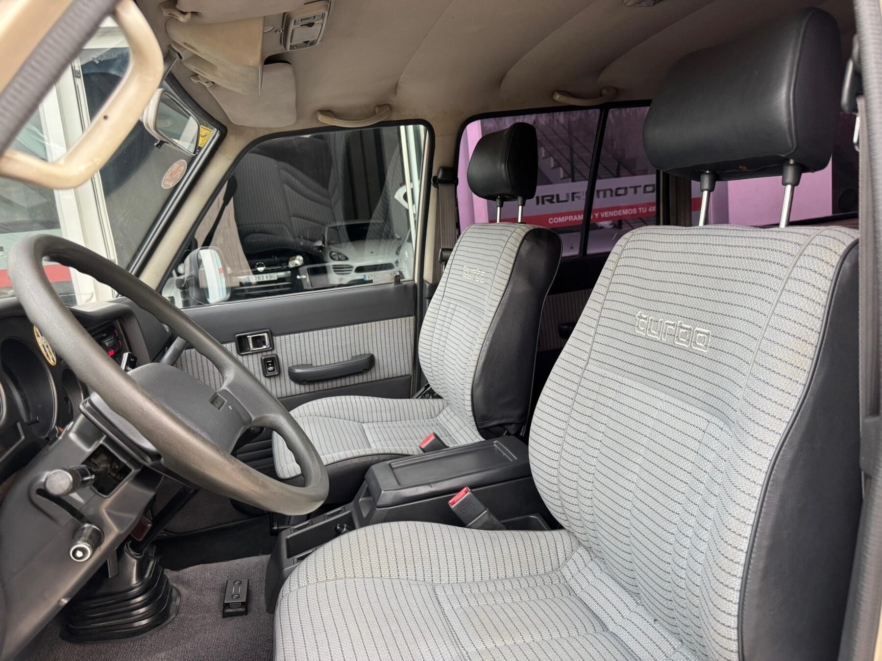 TOYOTA Land Cruiser HJ 61 Turbo