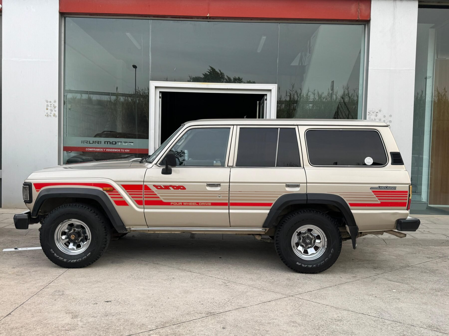 TOYOTA Land Cruiser HJ 61 Turbo