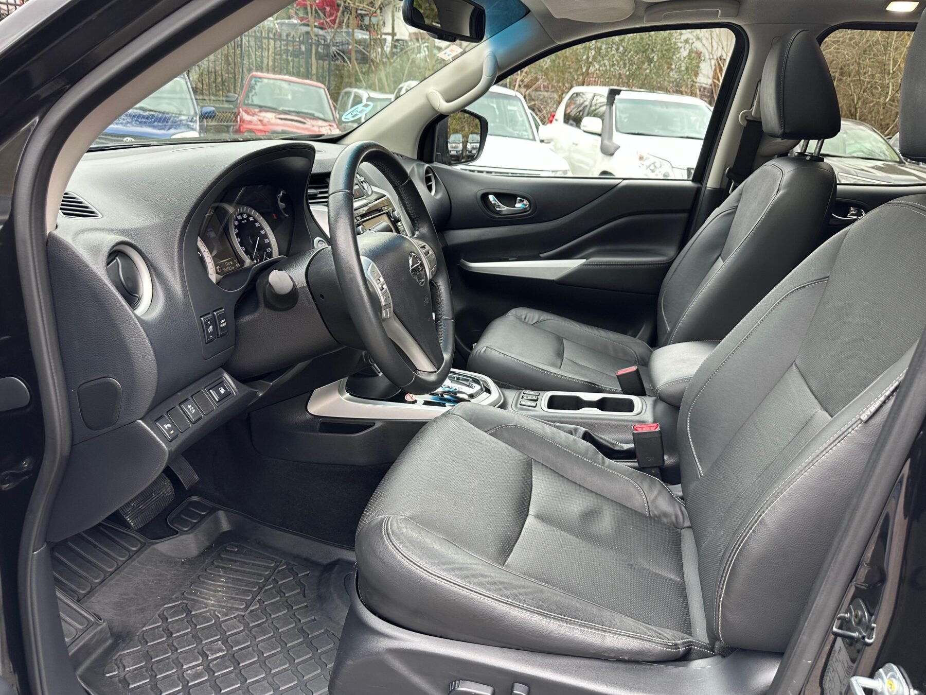 NISSAN Navara 2.3 dCi 118kW 160CV Tekna D.Cabina 4X4