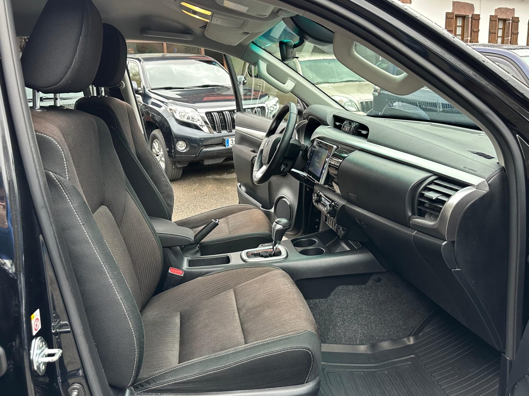 TOYOTA Hilux 2.4 D4D Cabina Doble VXL