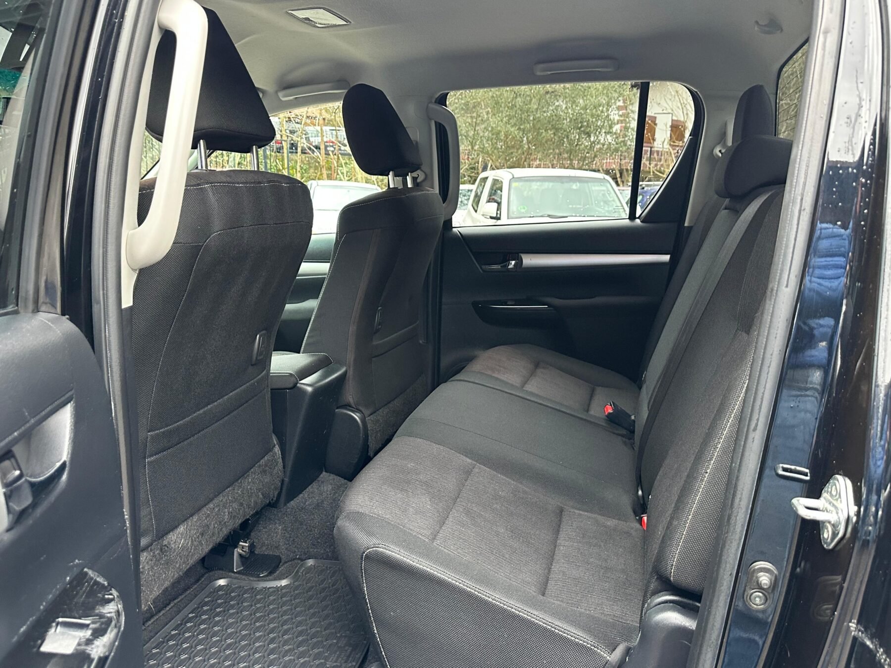 TOYOTA Hilux 2.4 D4D Cabina Doble VXL