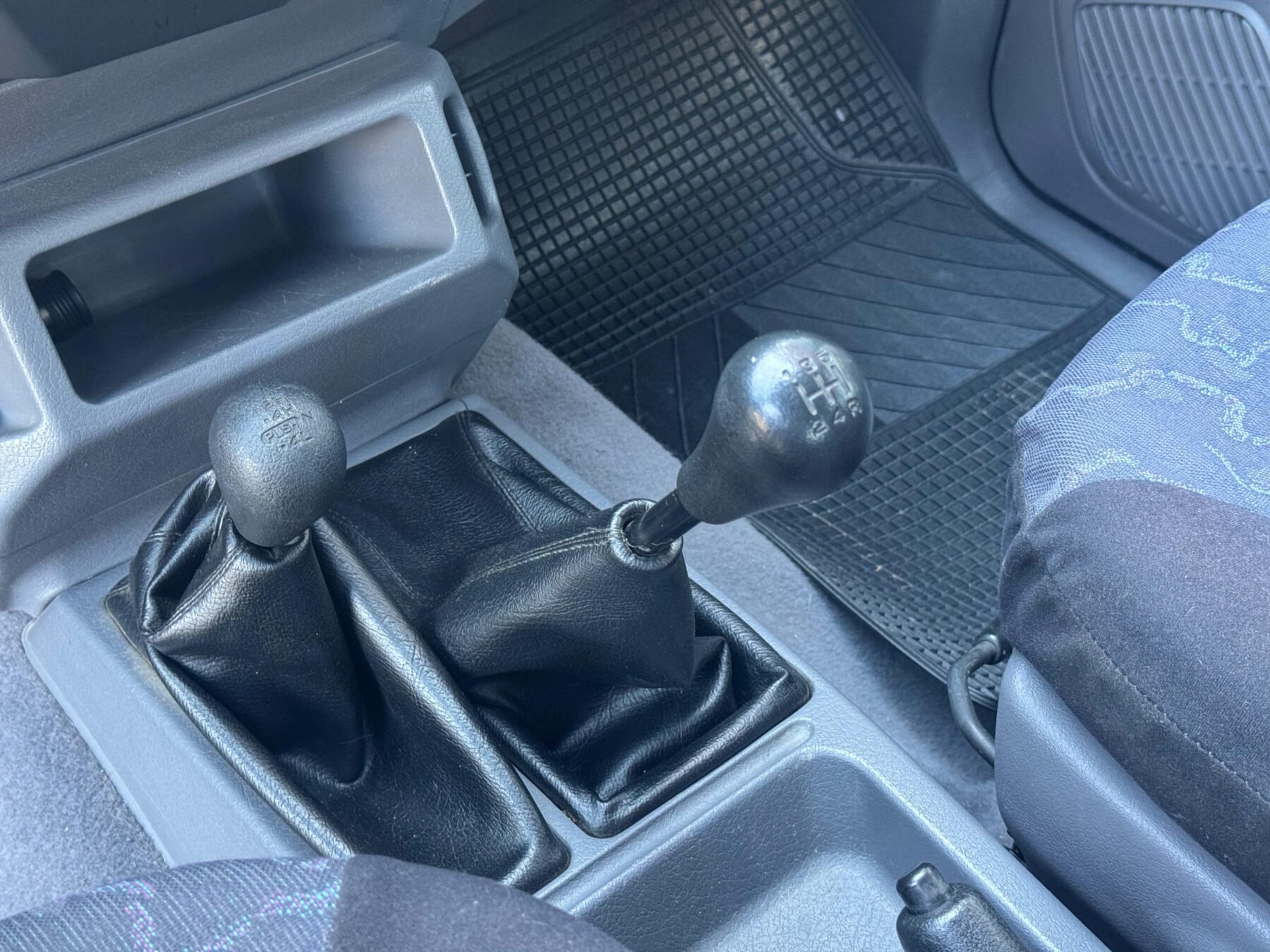 NISSAN Terrano II 2.7 TDI SR