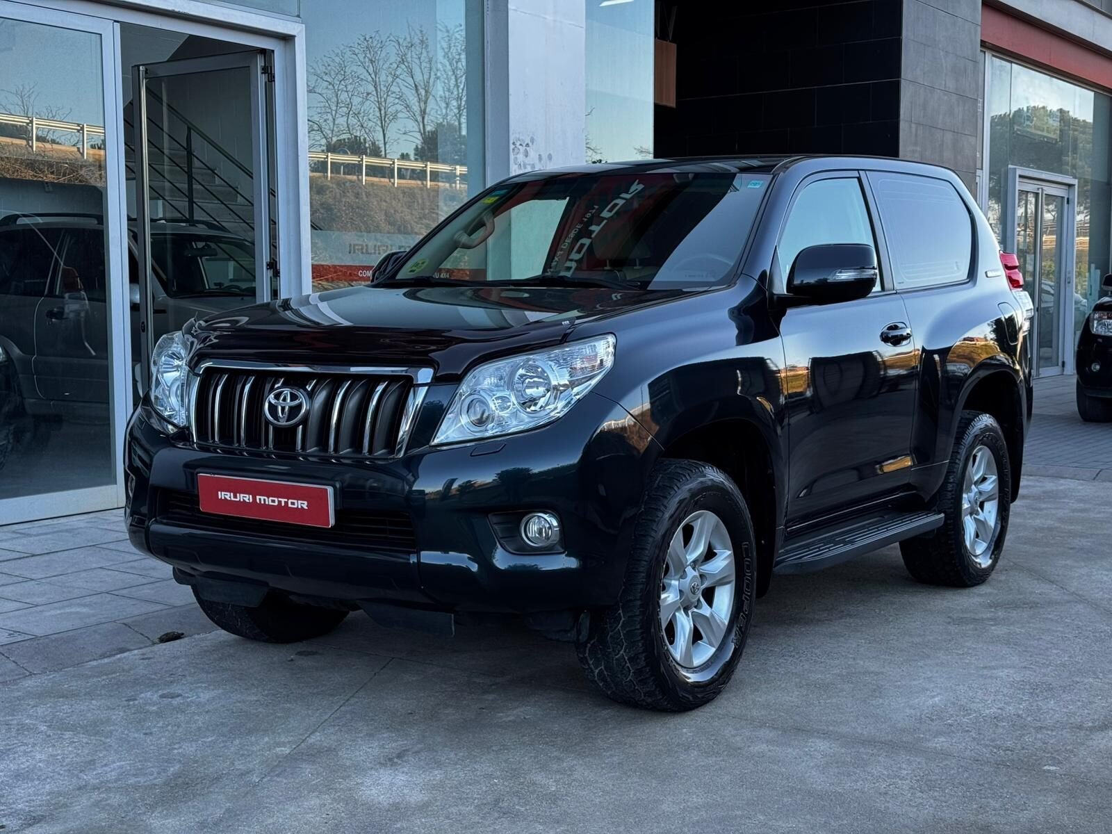 TOYOTA Land Cruiser 3.0 D4D VX AUTO