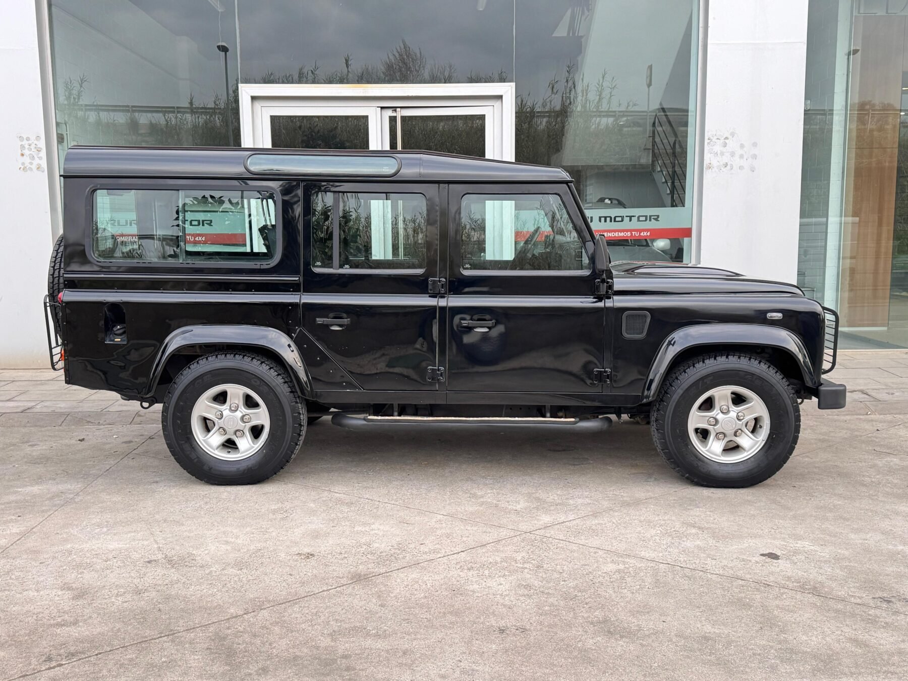 LAND-ROVER Defender 110 SW SE