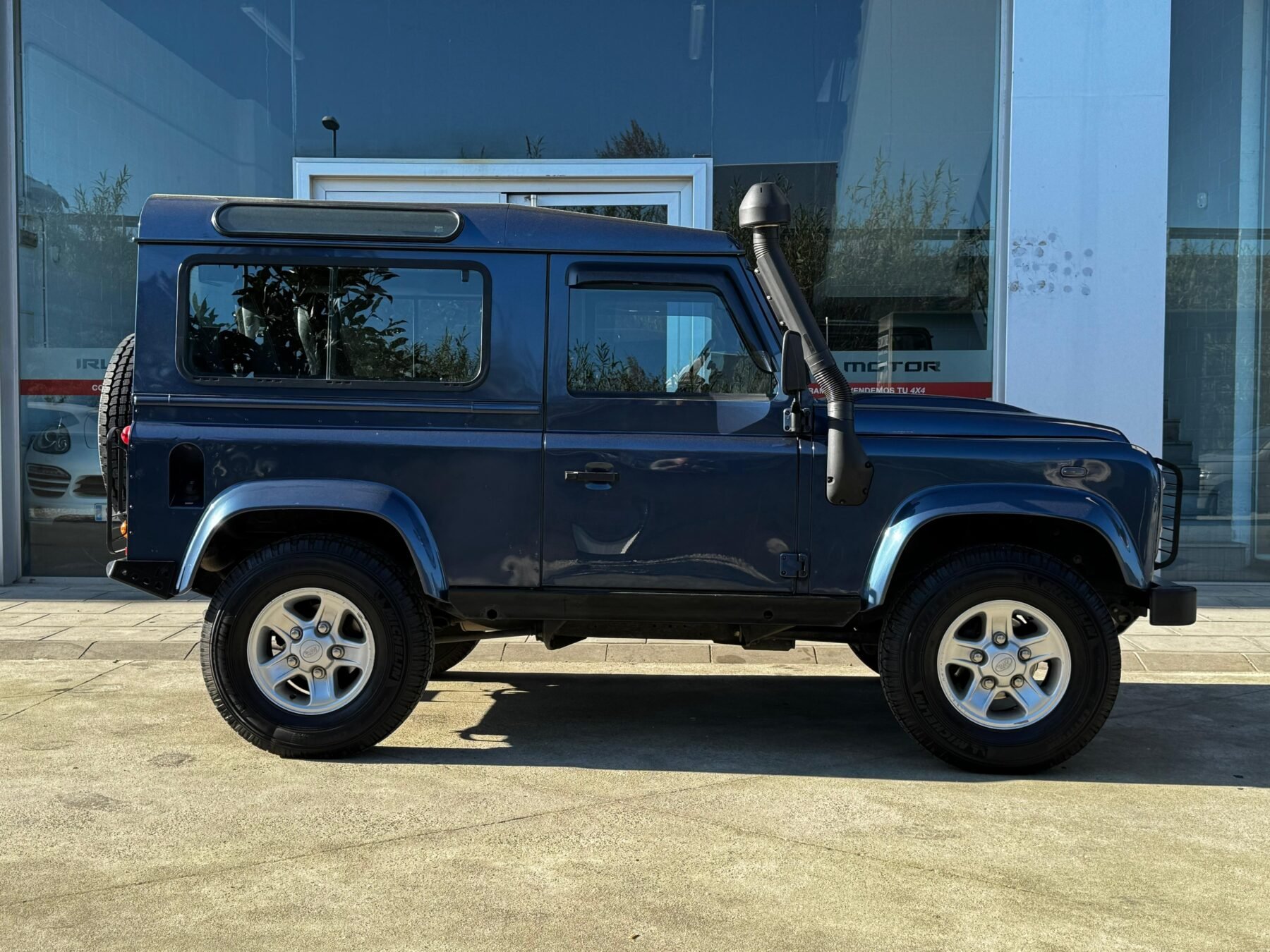 LAND-ROVER Defender 90 SW SE
