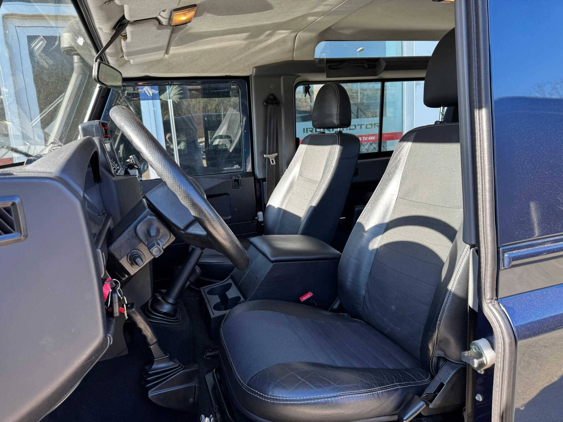 LAND-ROVER Defender 90 SW SE