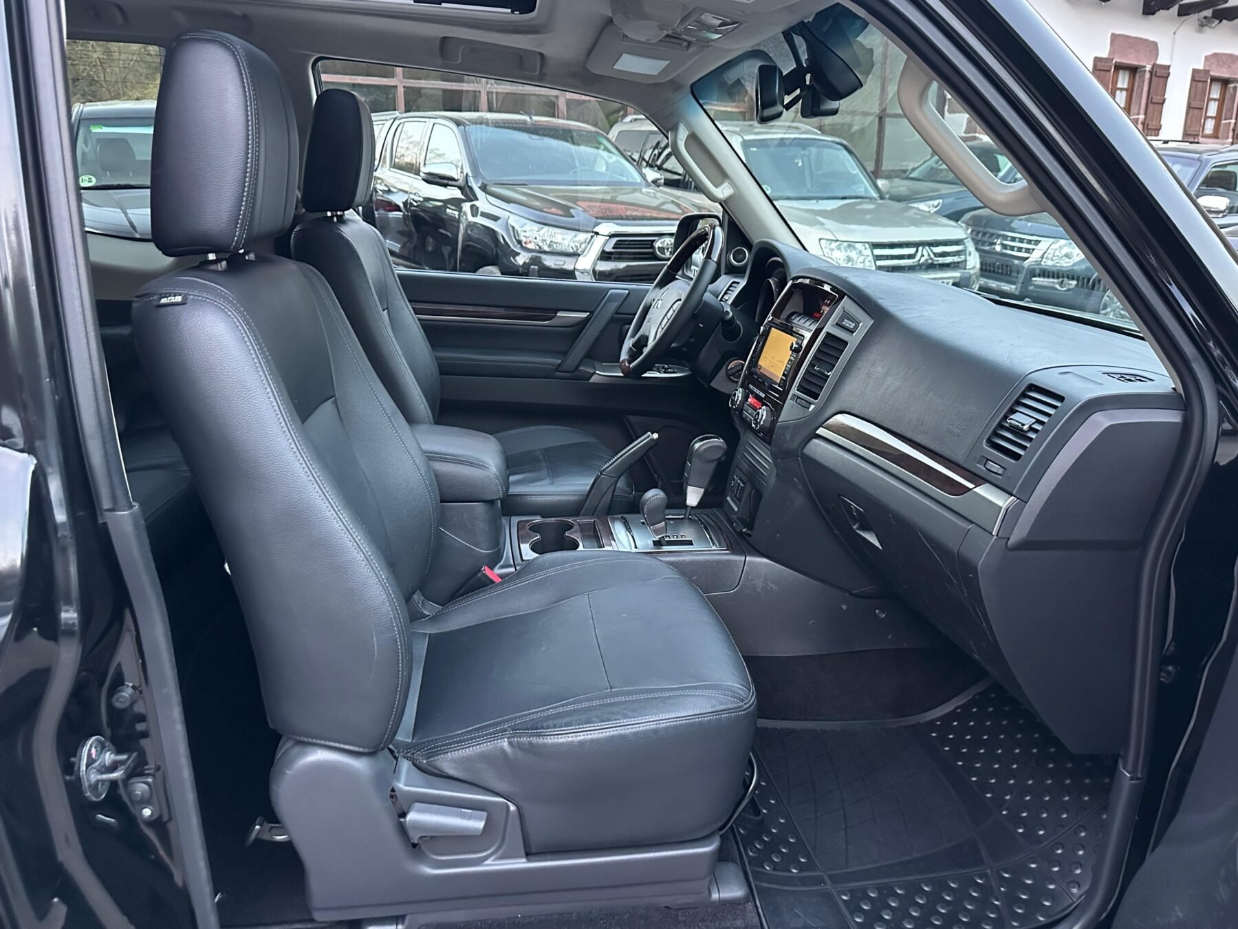 MITSUBISHI Montero 3.2 DID Kaiteki Auto