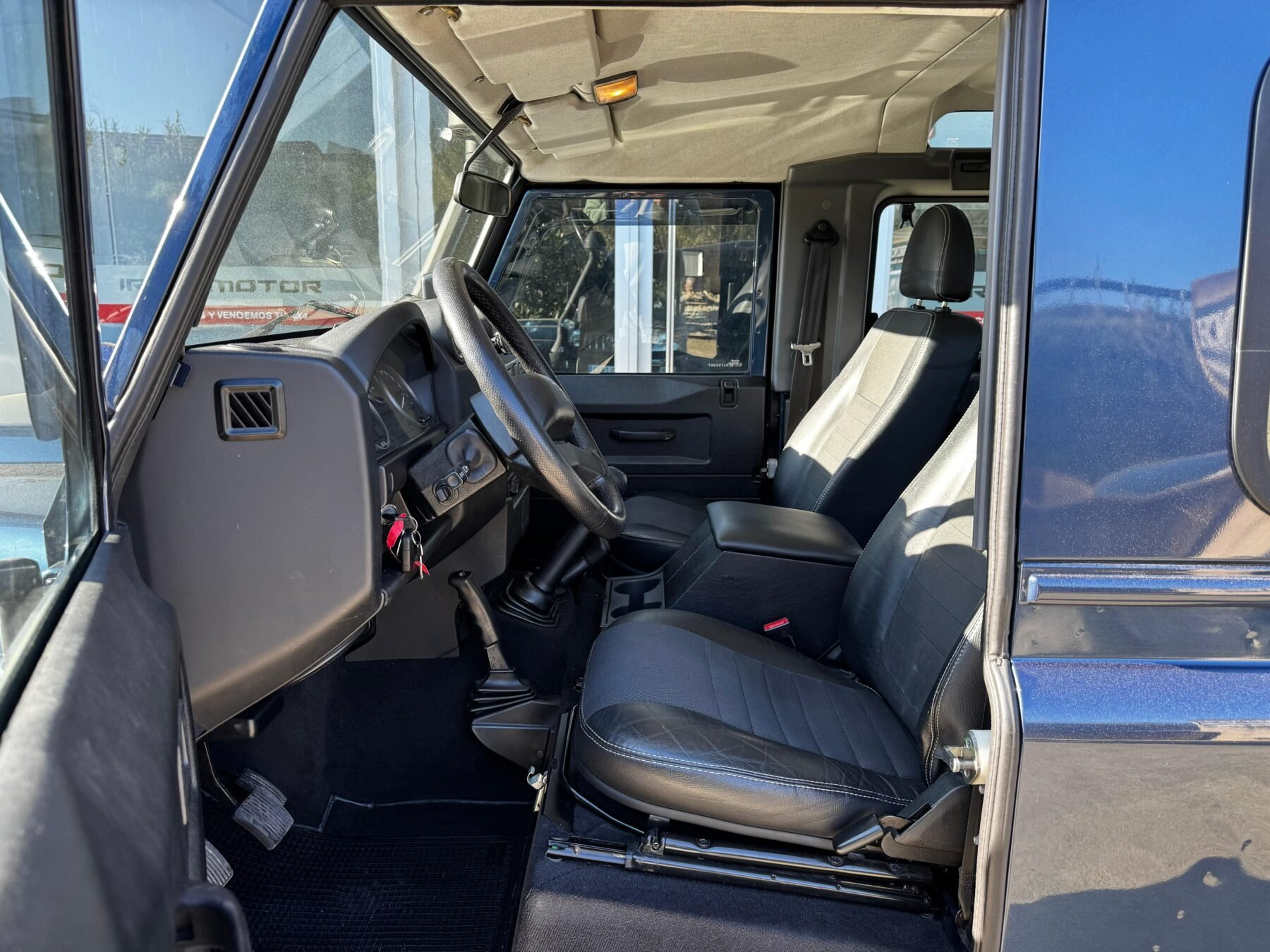 LAND-ROVER Defender 90 SW SE