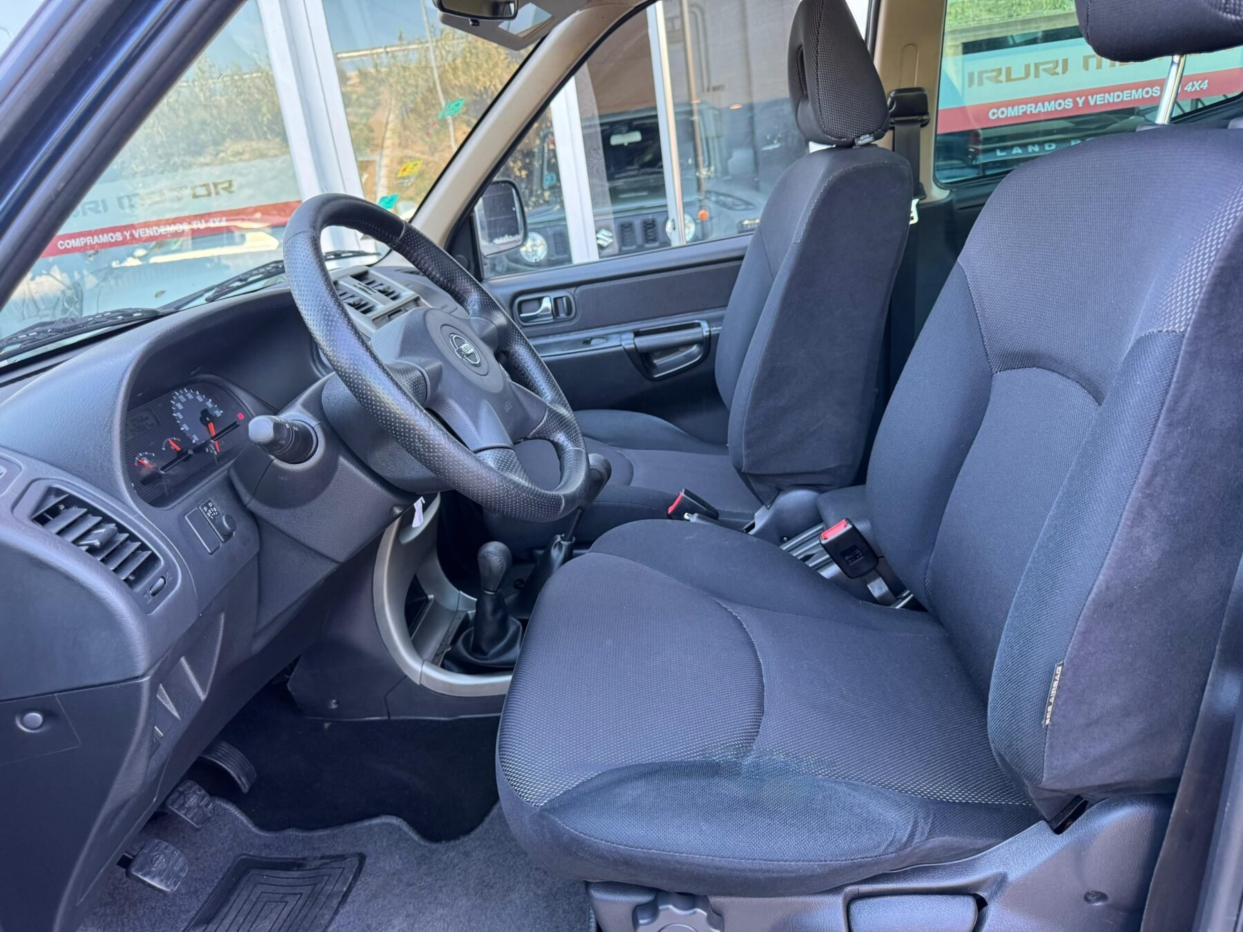 NISSAN Terrano 2.7 TDi Sport 3p