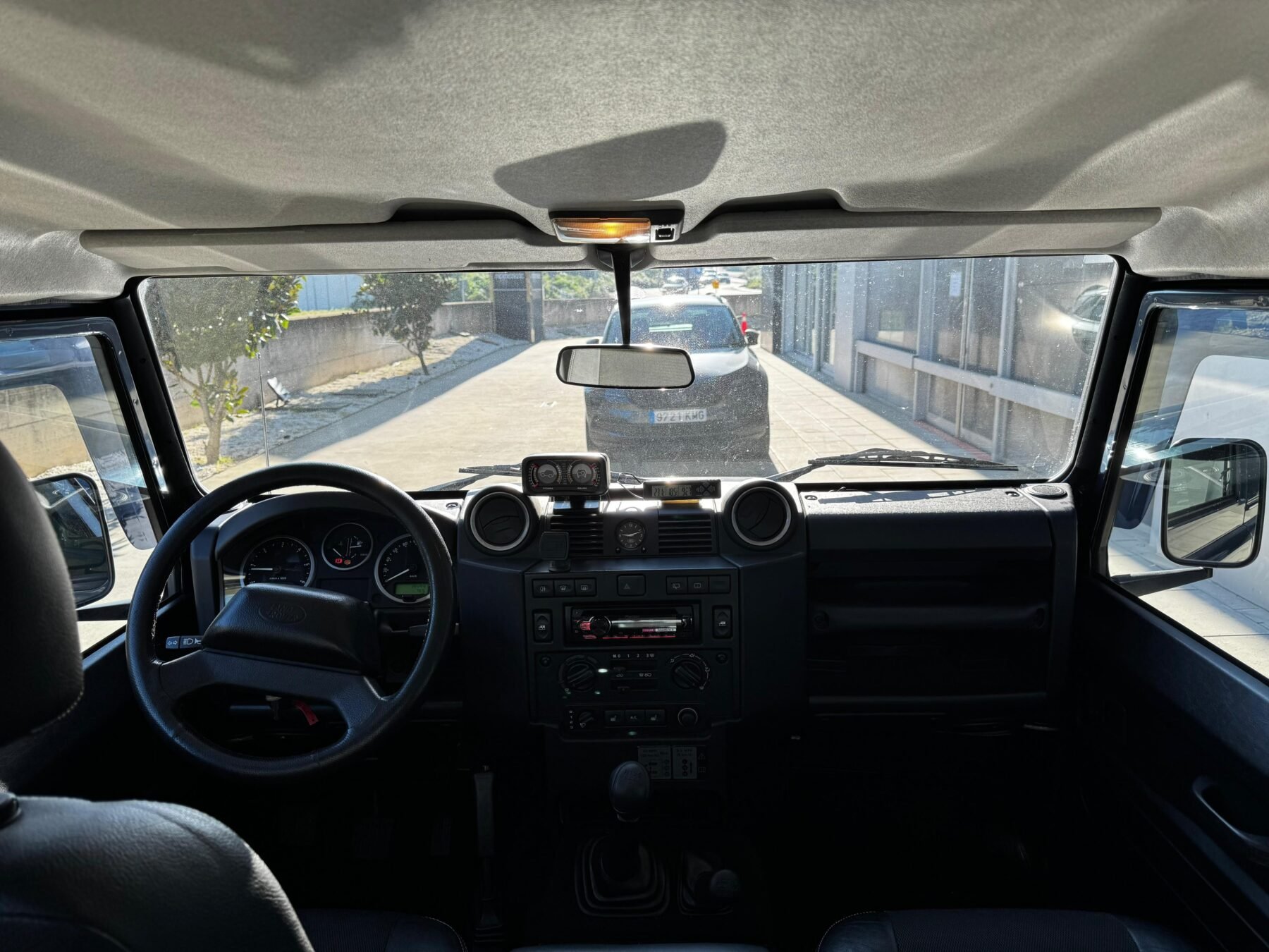 LAND-ROVER Defender 90 SW SE