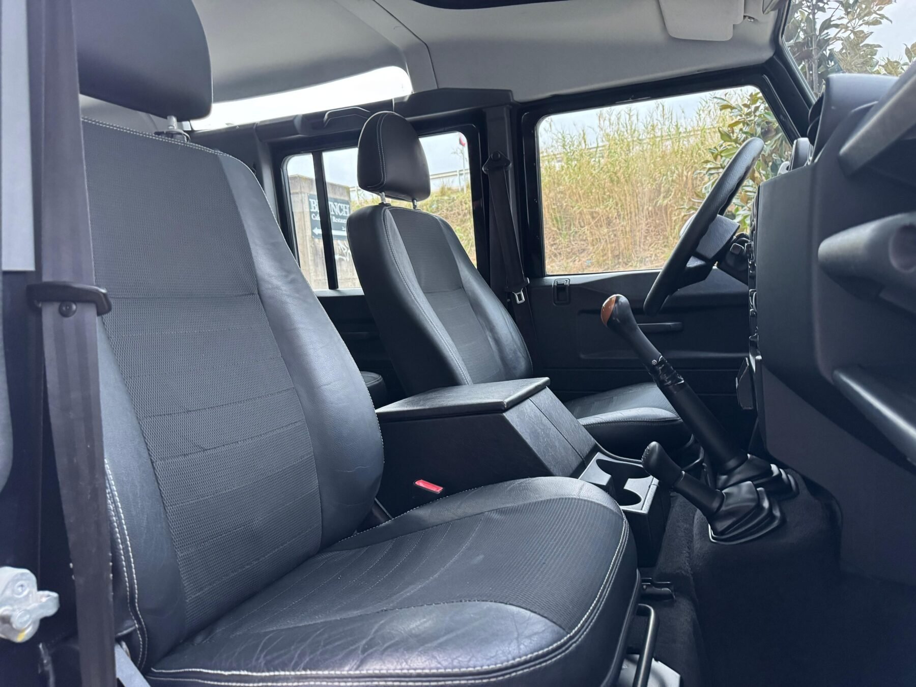 LAND-ROVER Defender 110 SW SE