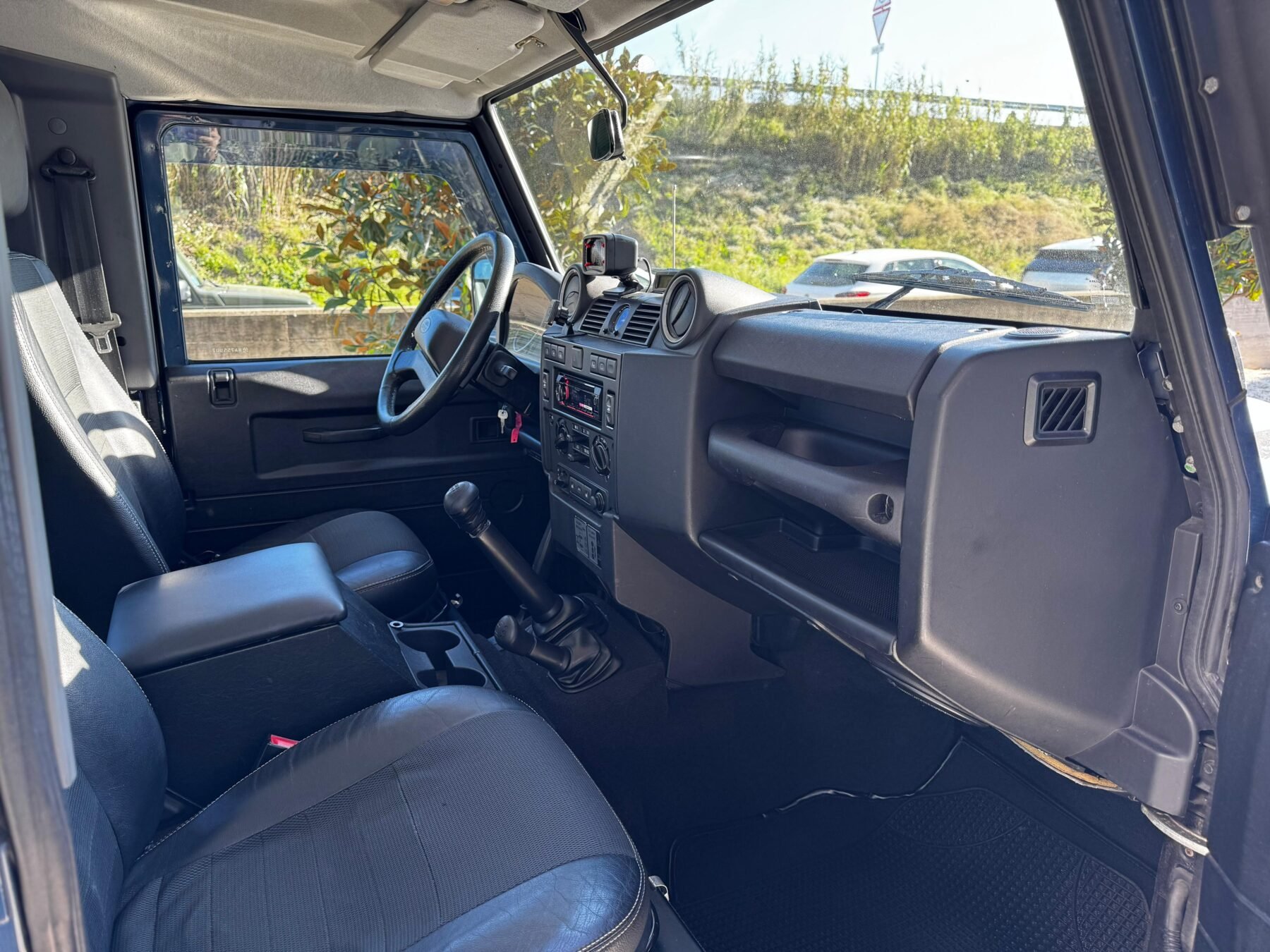 LAND-ROVER Defender 90 SW SE