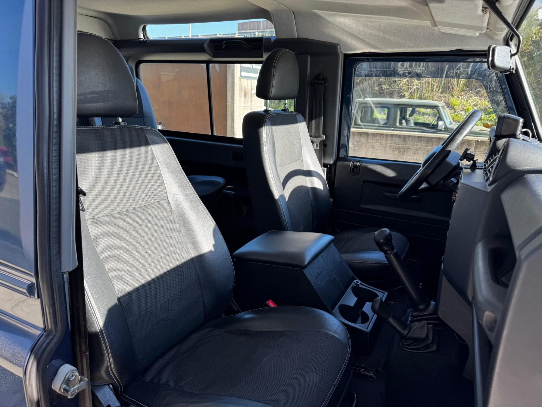 LAND-ROVER Defender 90 SW SE