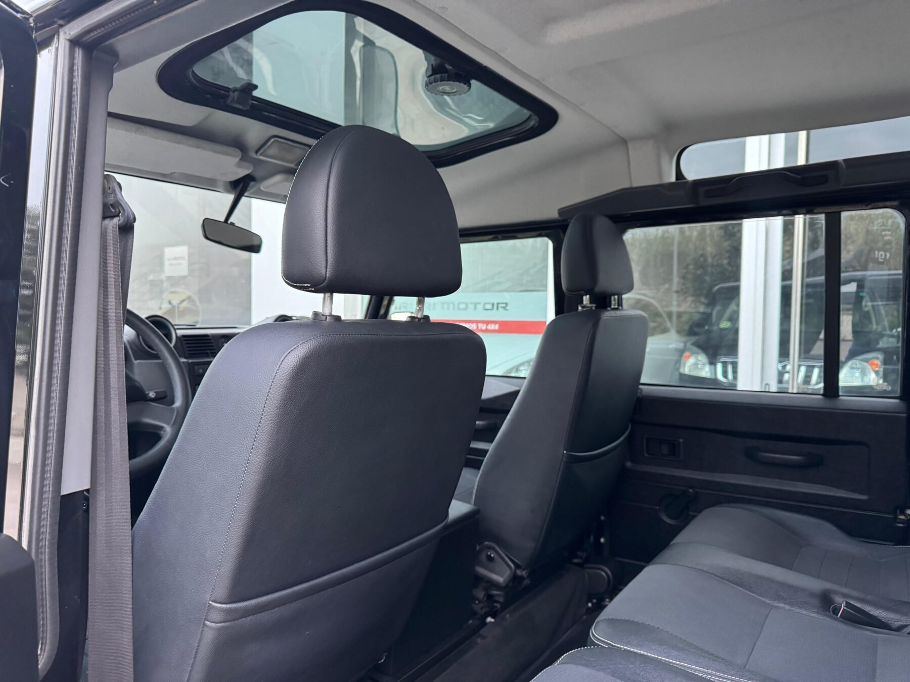 LAND-ROVER Defender 110 SW SE