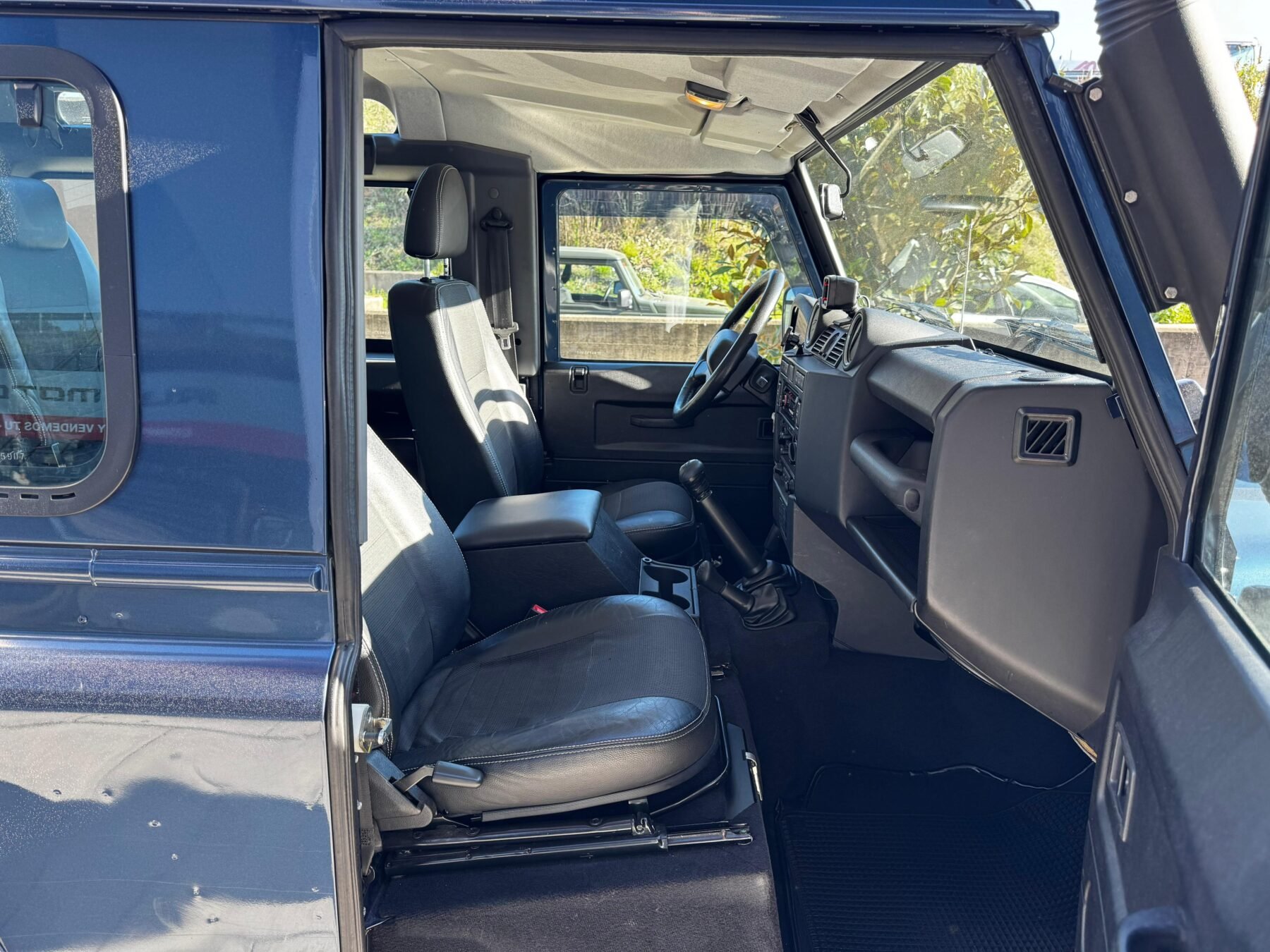 LAND-ROVER Defender 90 SW SE