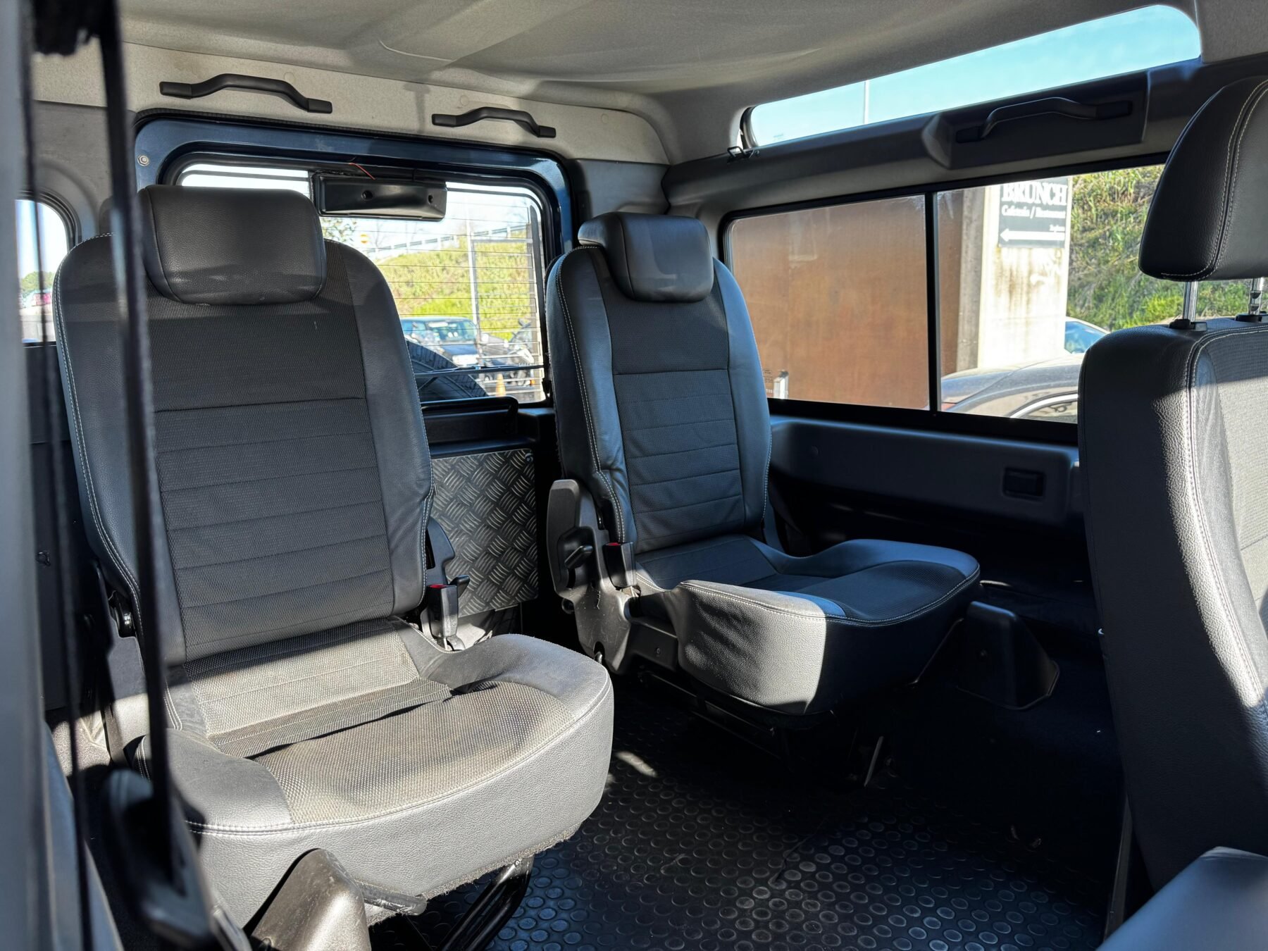 LAND-ROVER Defender 90 SW SE