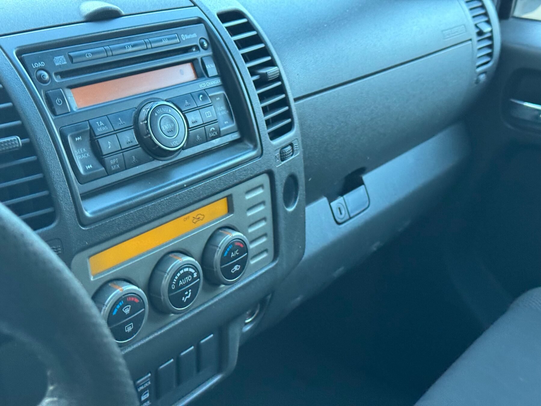 NISSAN Navara 4X4 King Cab XE