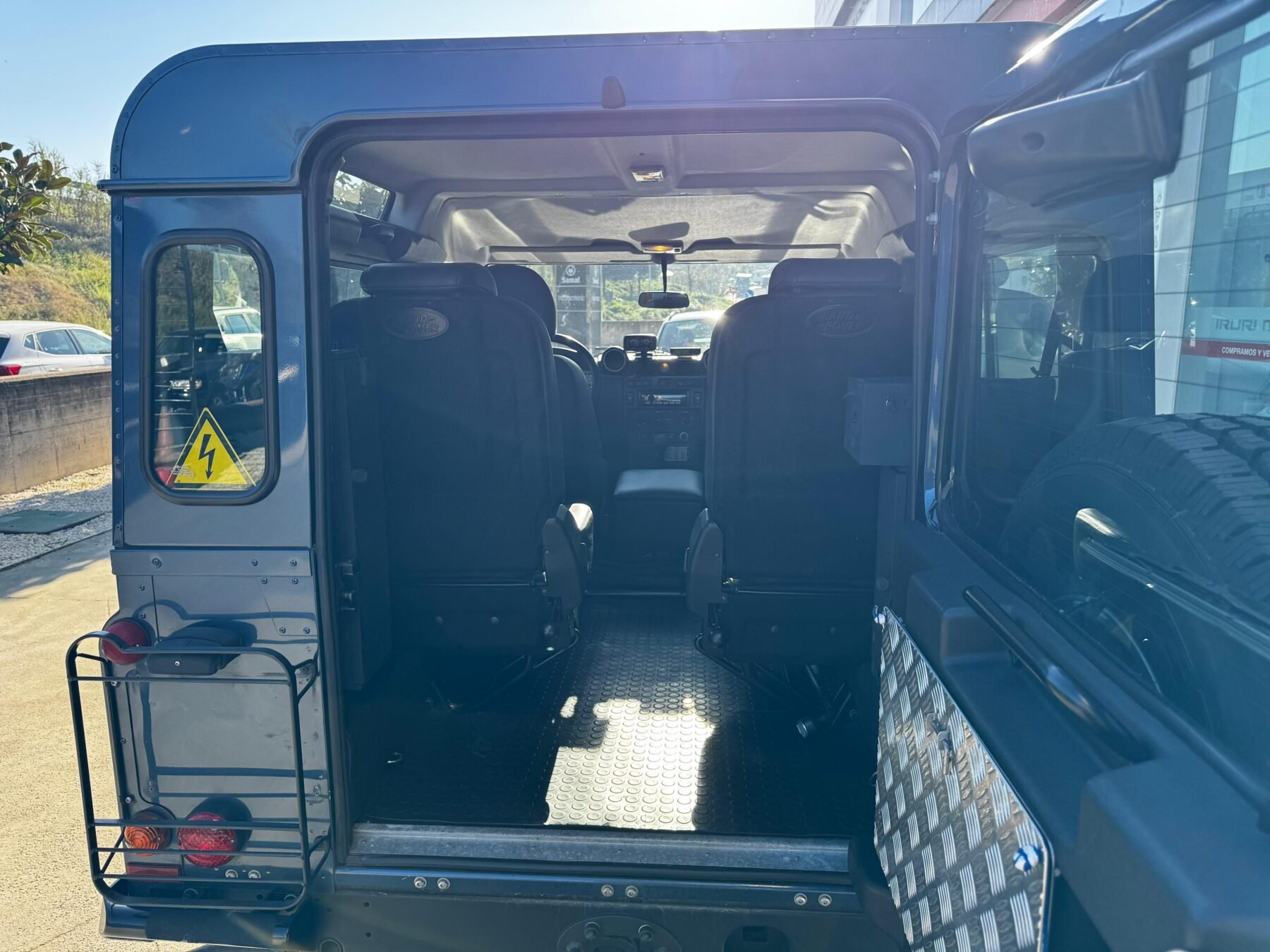 LAND-ROVER Defender 90 SW SE