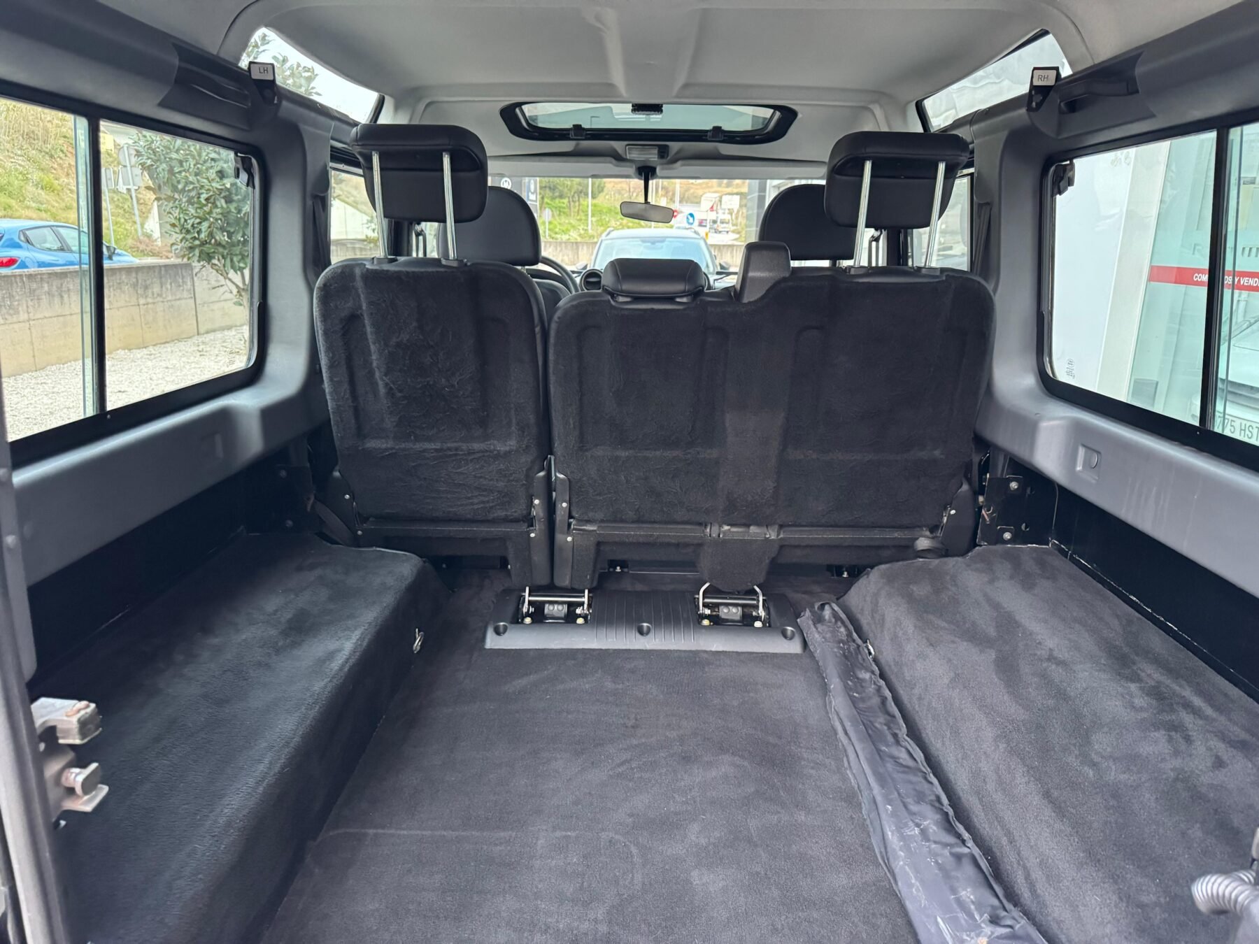 LAND-ROVER Defender 110 SW SE