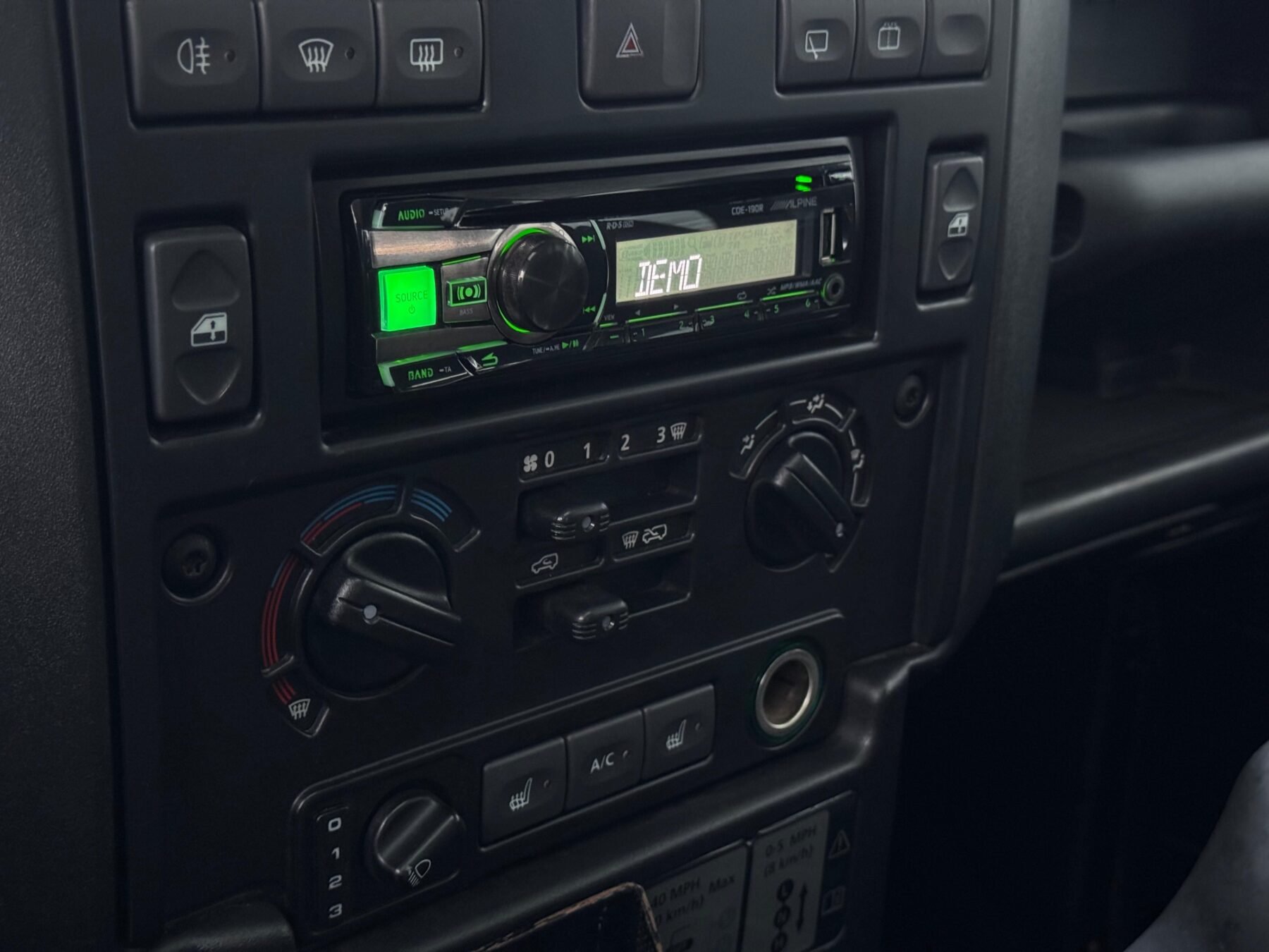 LAND-ROVER Defender 110 SW SE