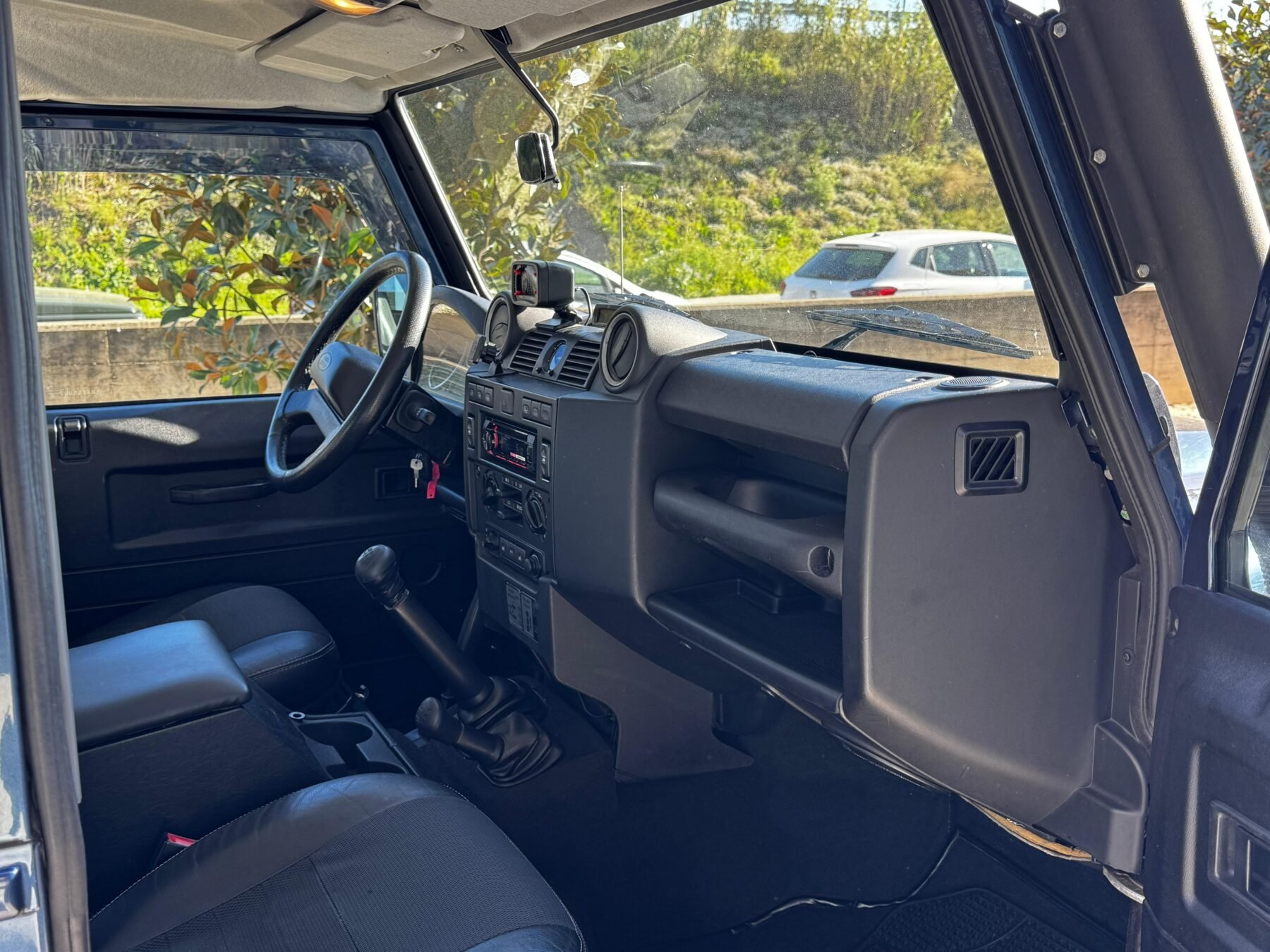 LAND-ROVER Defender 90 SW SE