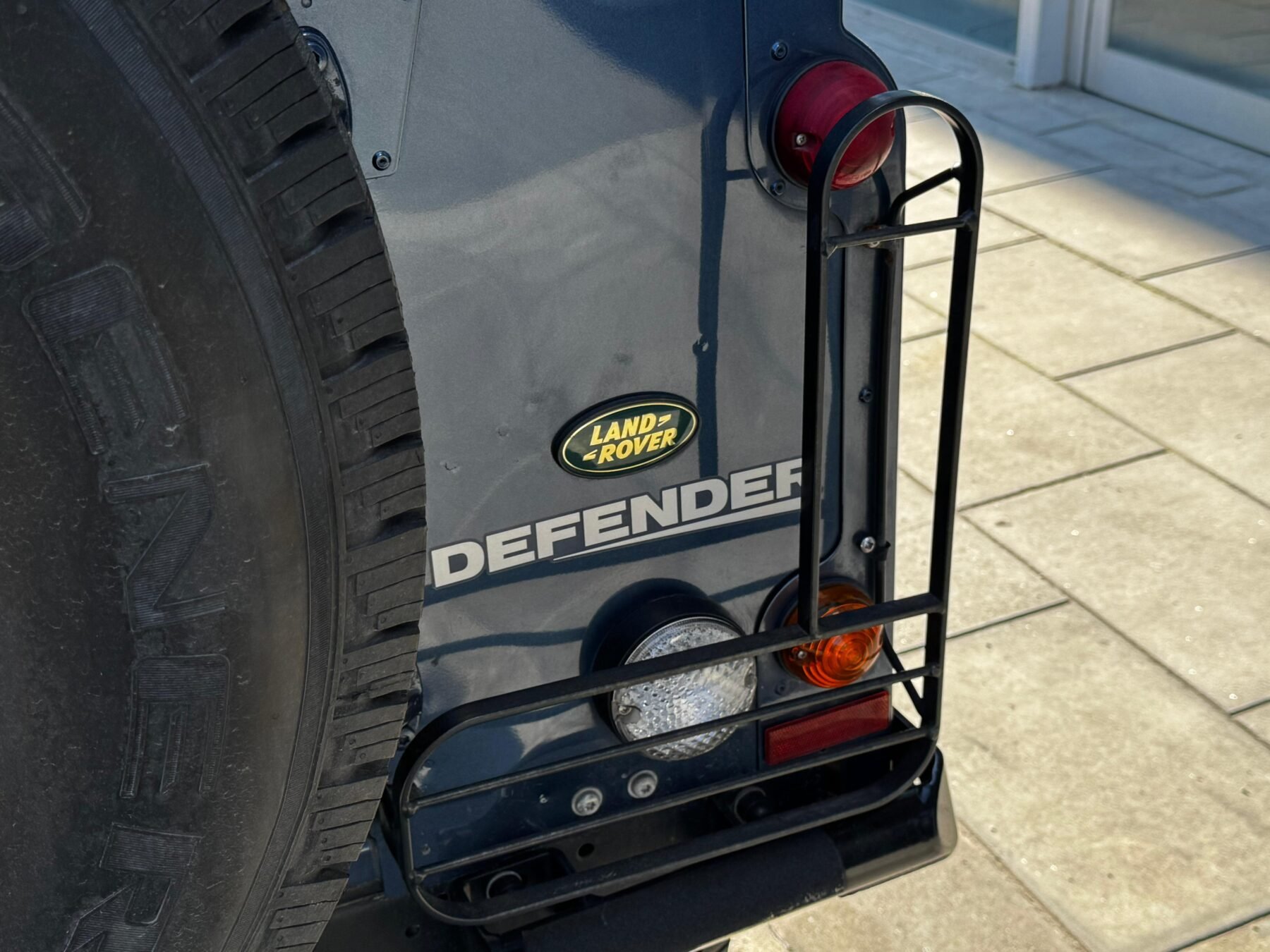 LAND-ROVER Defender 90 SW SE