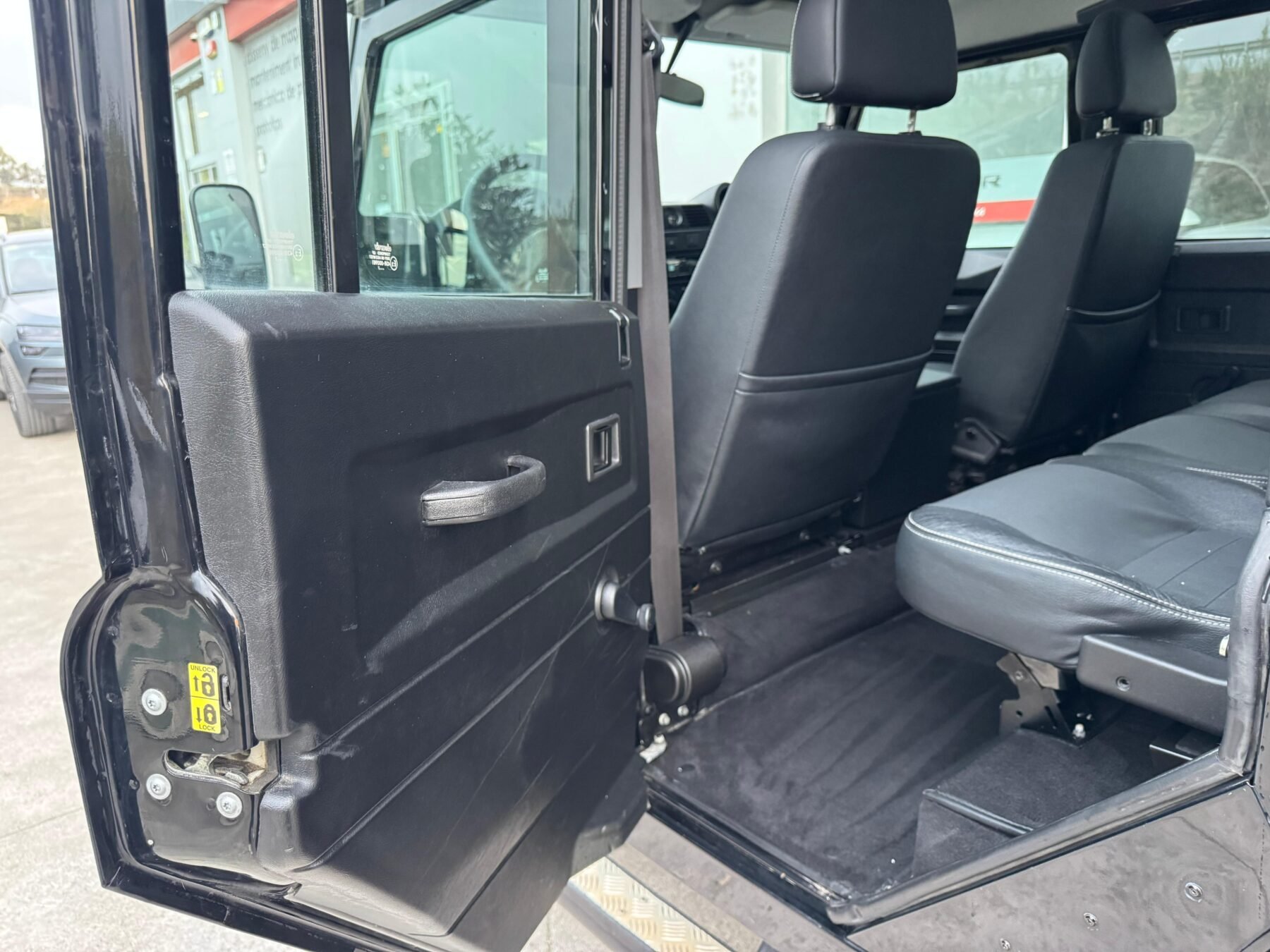 LAND-ROVER Defender 110 SW SE