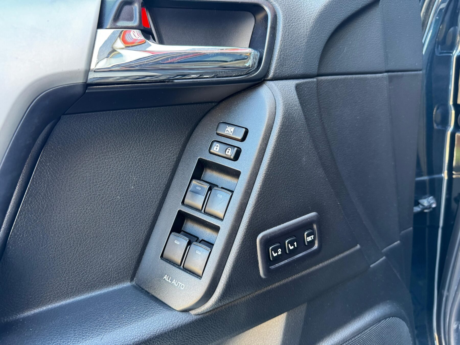 TOYOTA Land Cruiser 2.8 D4D LIMITED AUTO