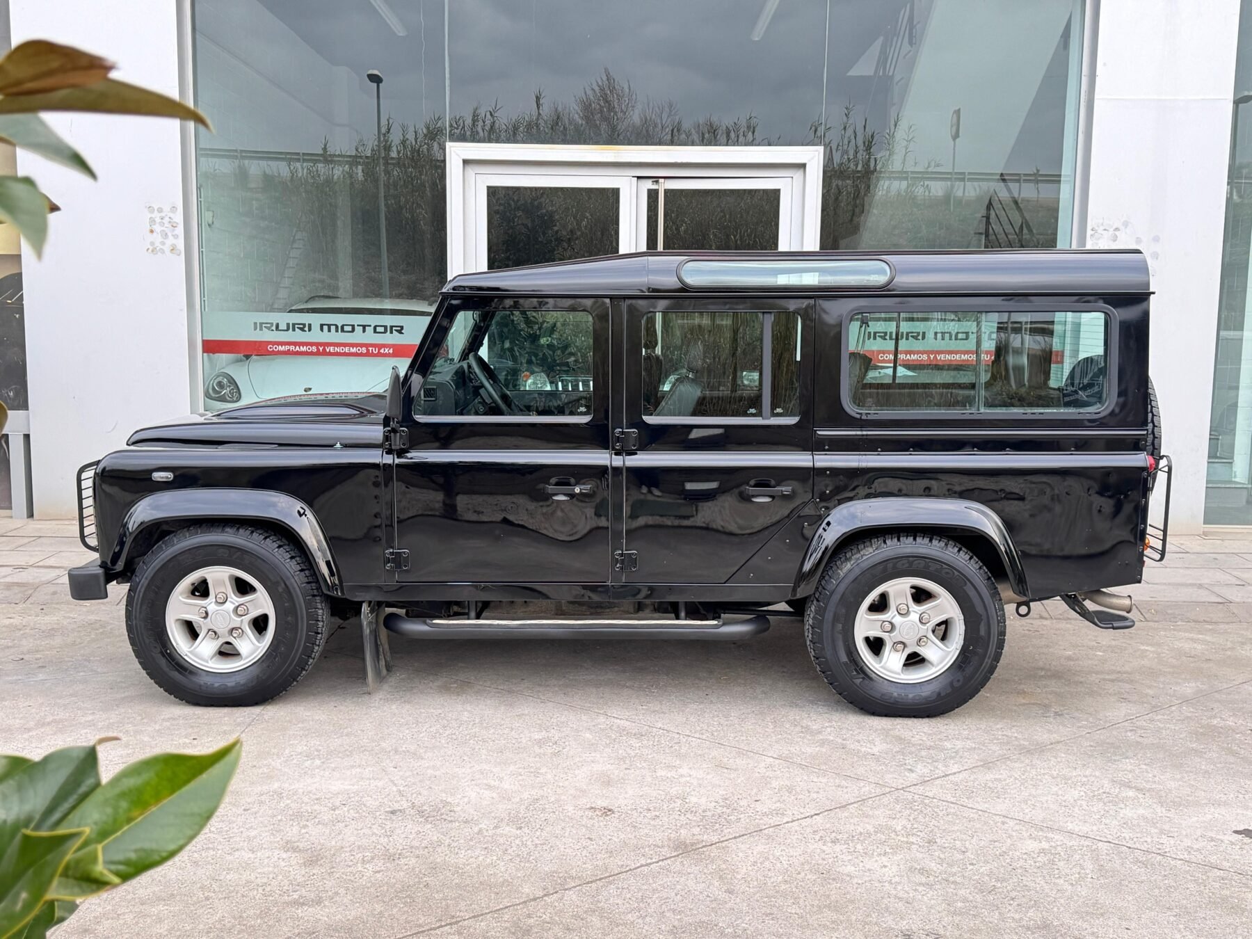 LAND-ROVER Defender 110 SW SE