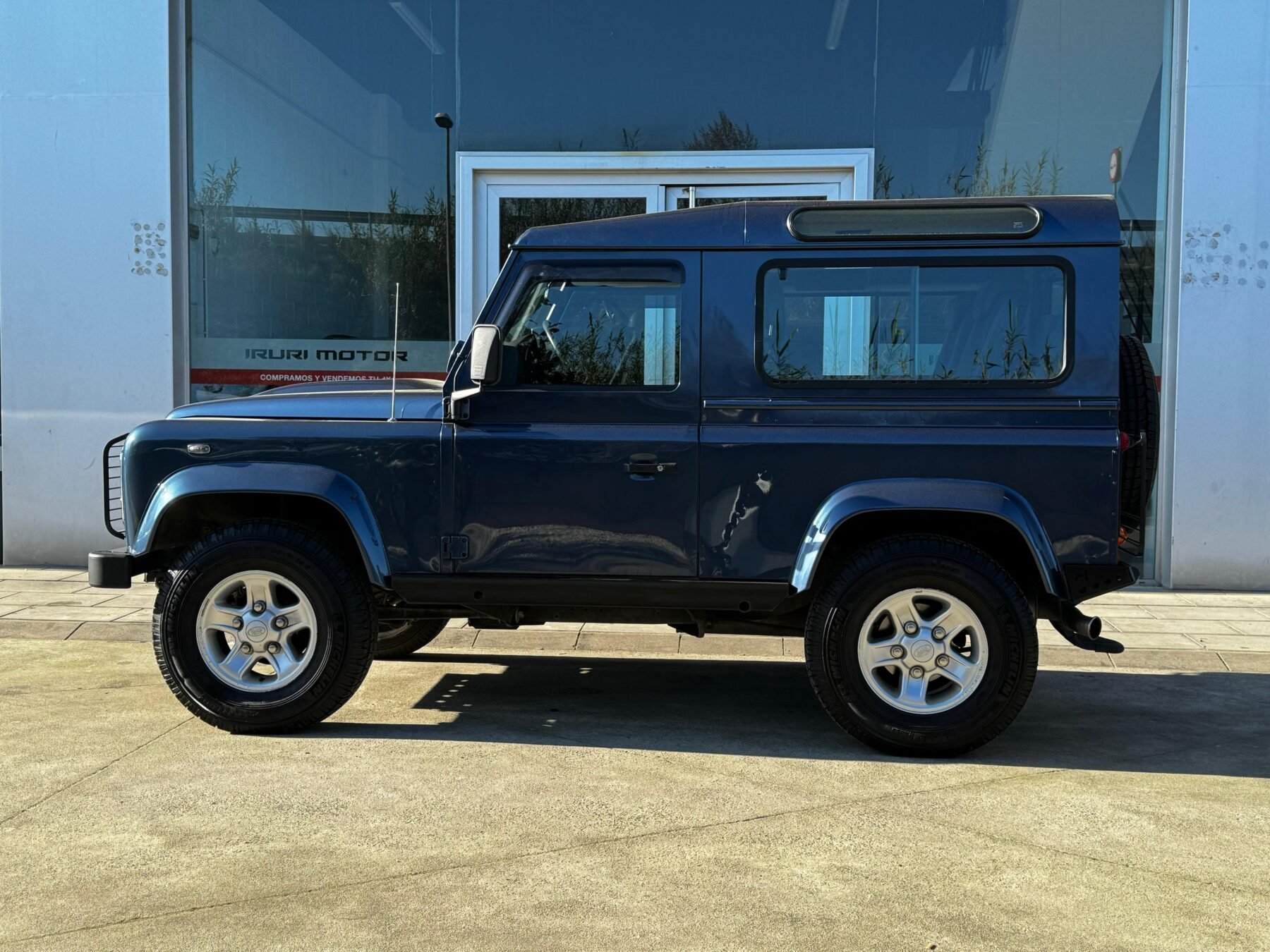 LAND-ROVER Defender 90 SW SE