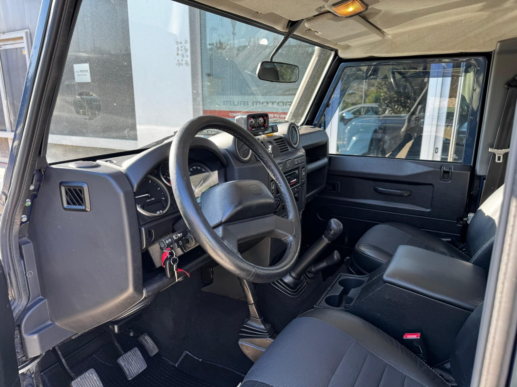 LAND-ROVER Defender 90 SW SE