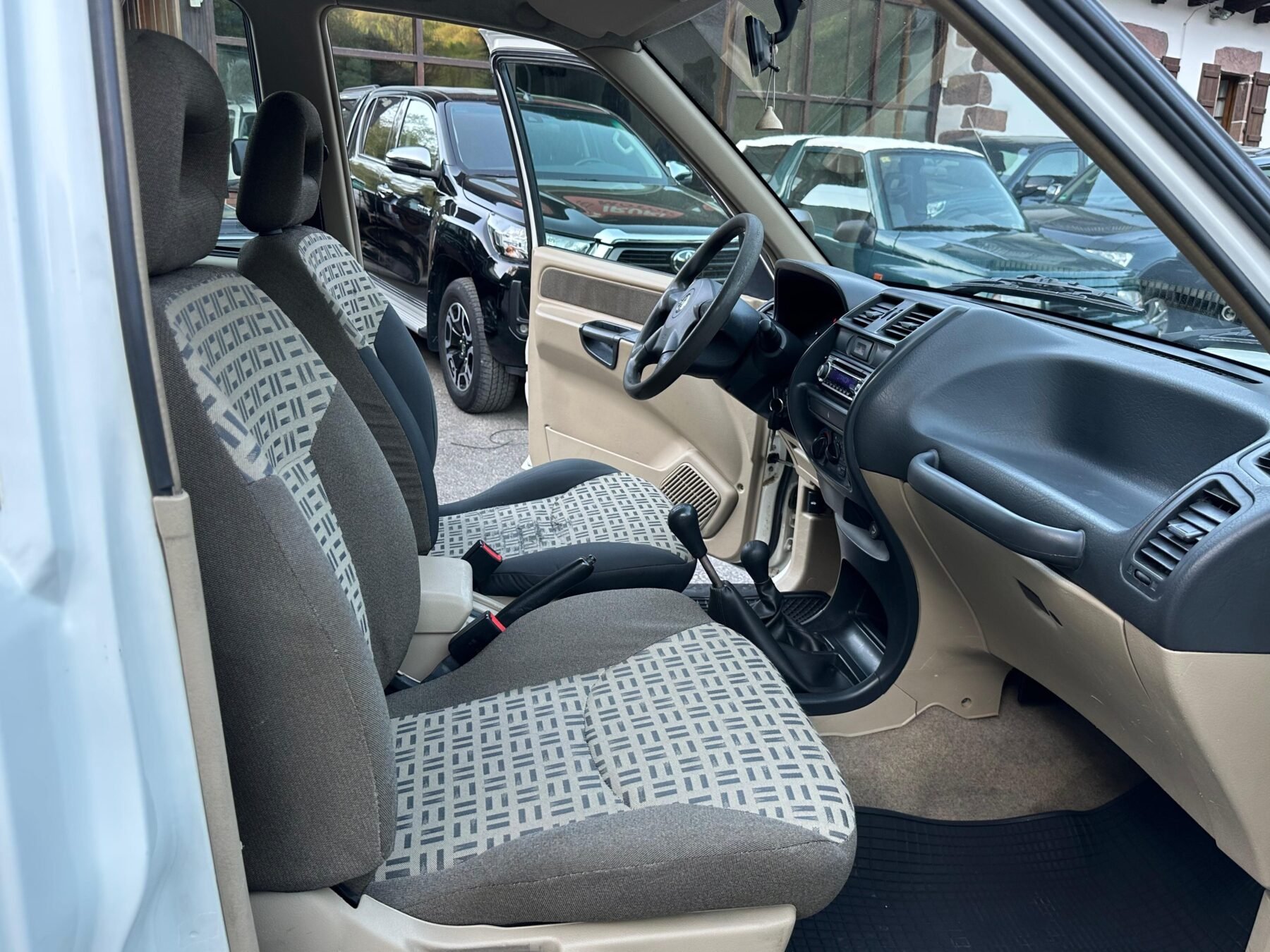 NISSAN Terrano 2.7 TDi Comfort 3p