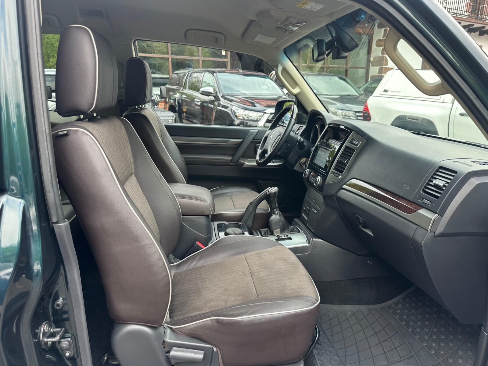 MITSUBISHI Montero 3.2 DID Spirit