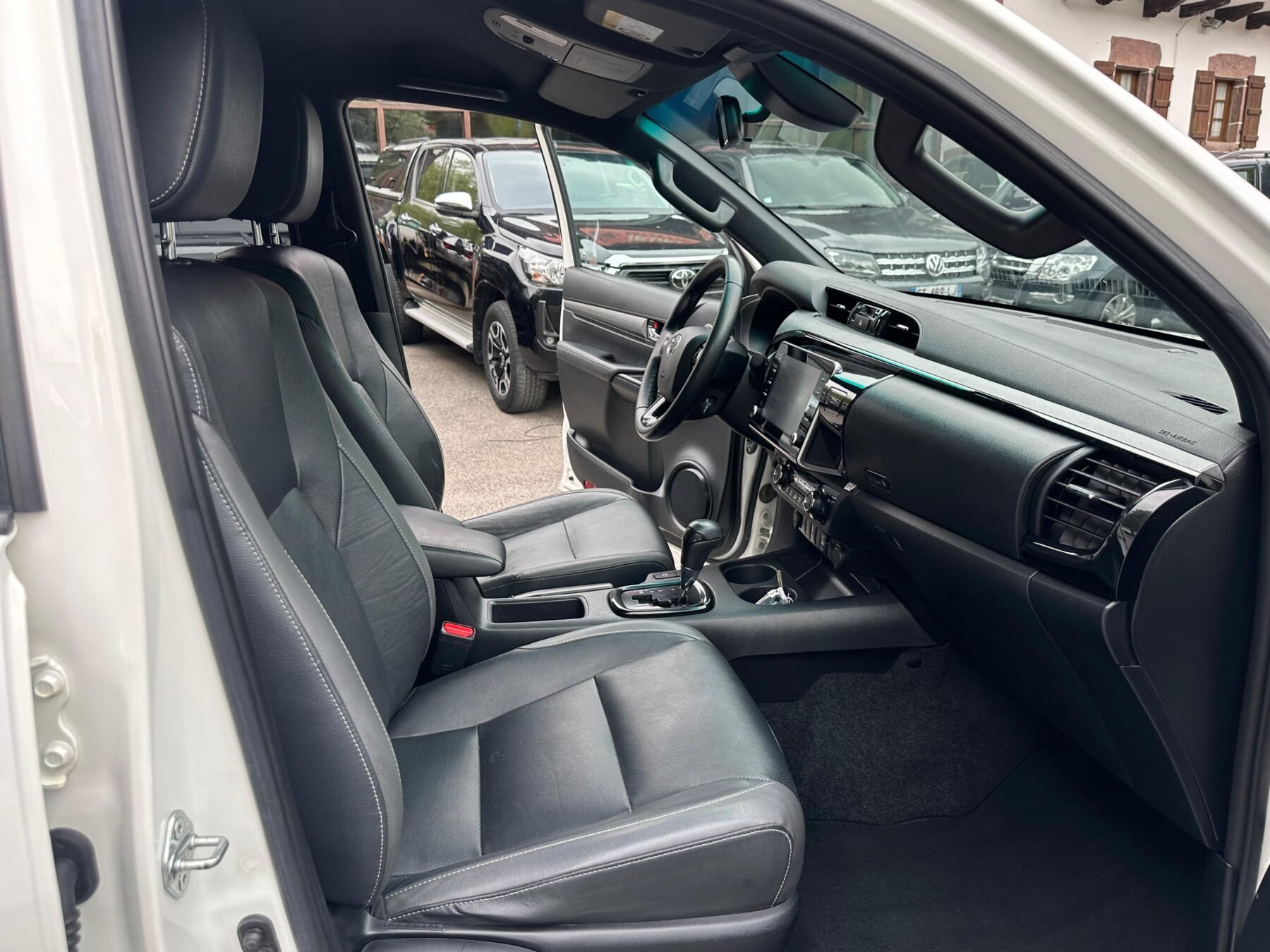 TOYOTA Hilux 2.8 D4D 150kW C. Doble Invincible AT