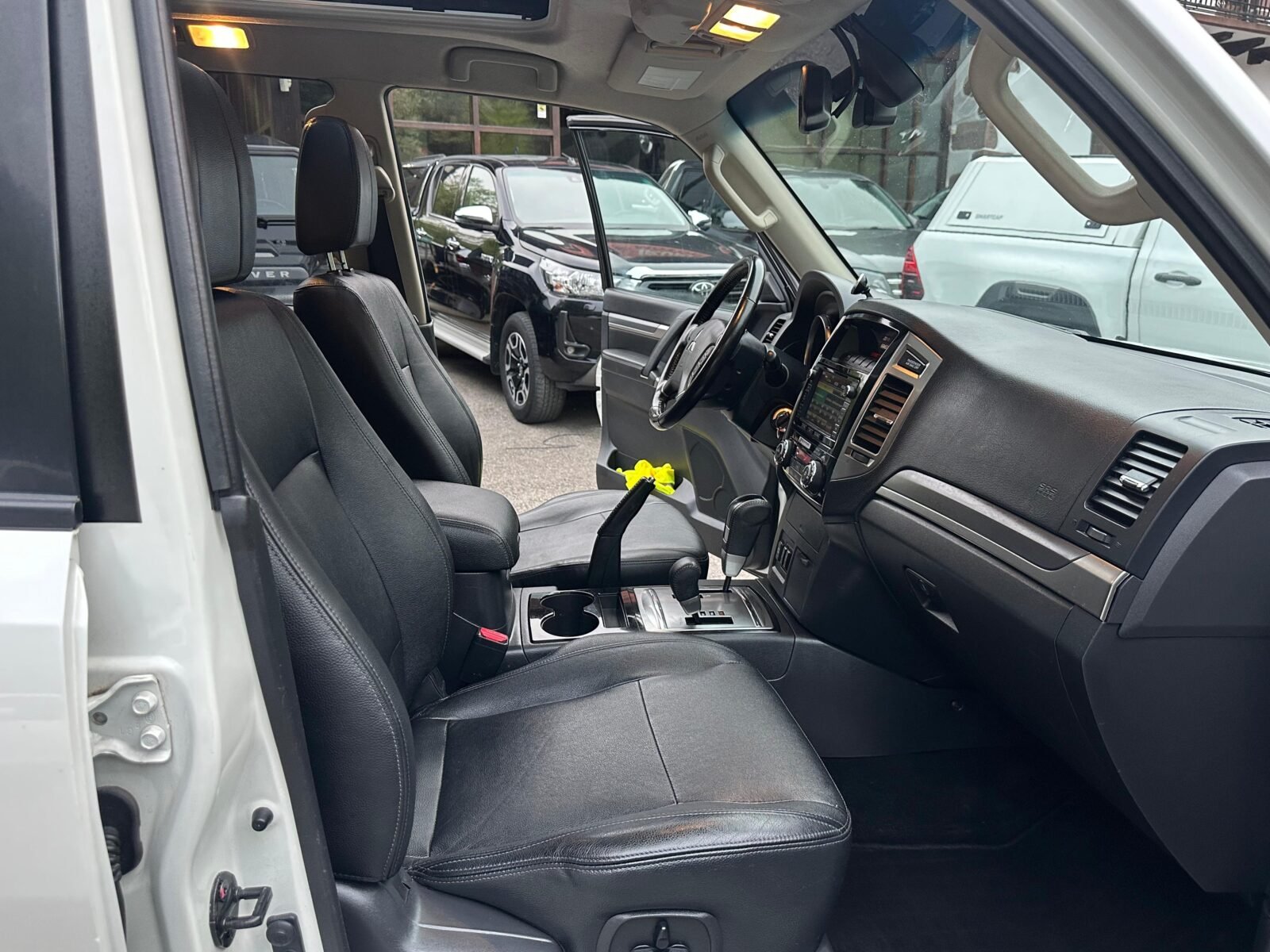 MITSUBISHI Montero 3.2 DID Kaiteki Auto