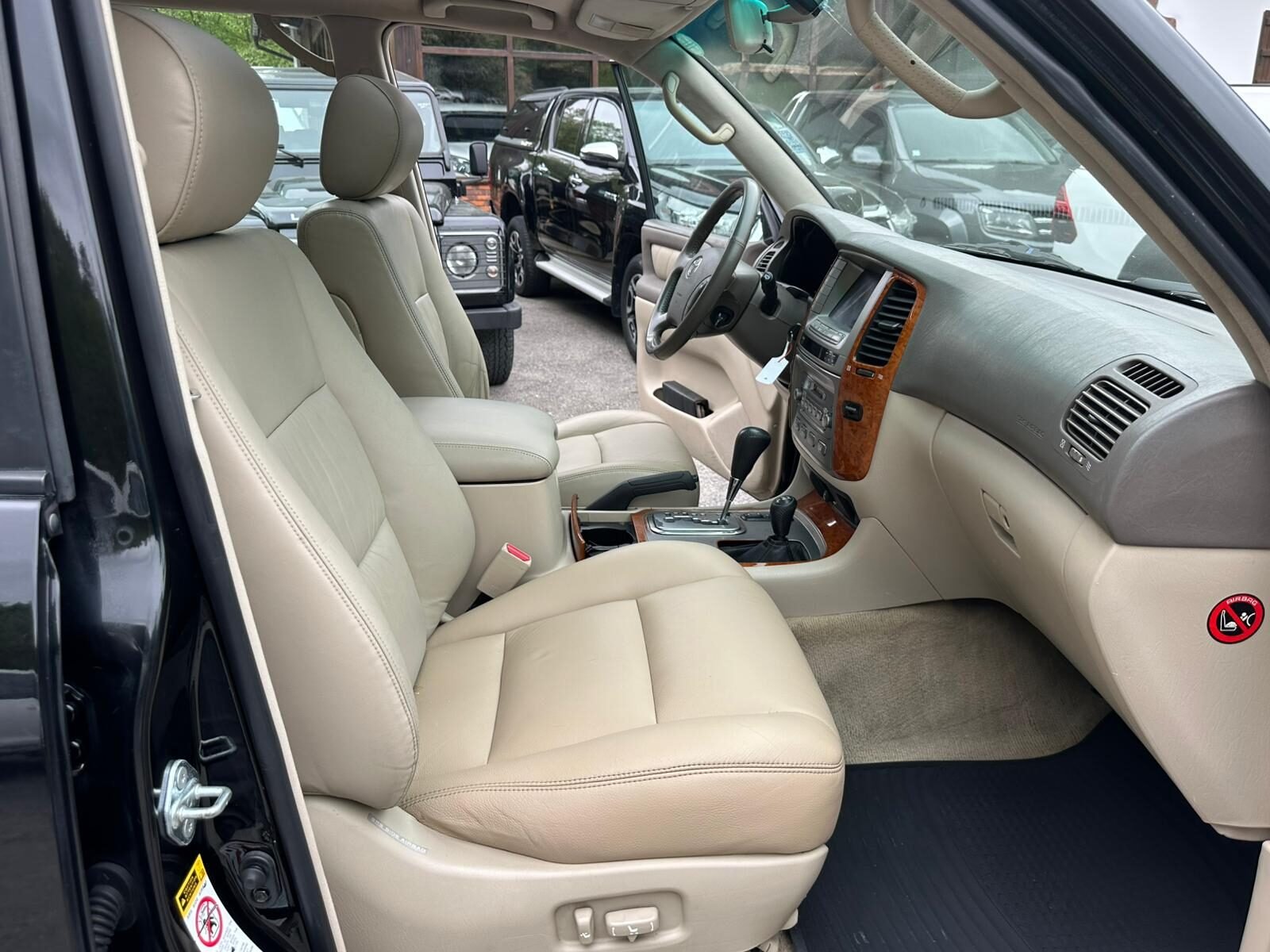 TOYOTA Land Cruiser 100 4.7 V8 VX AUTO CUERO Navegador