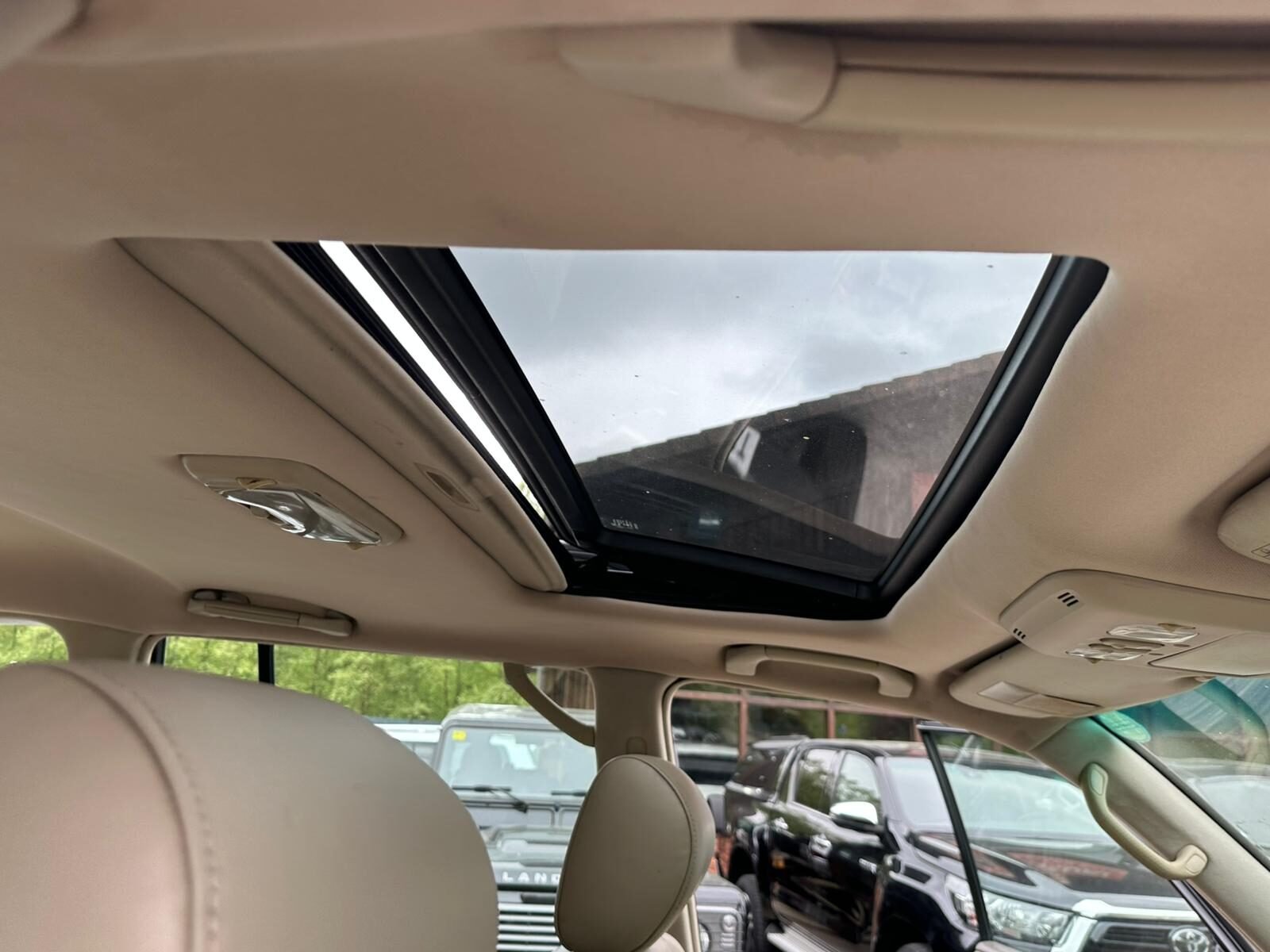 TOYOTA Land Cruiser 100 4.7 V8 VX AUTO CUERO Navegador