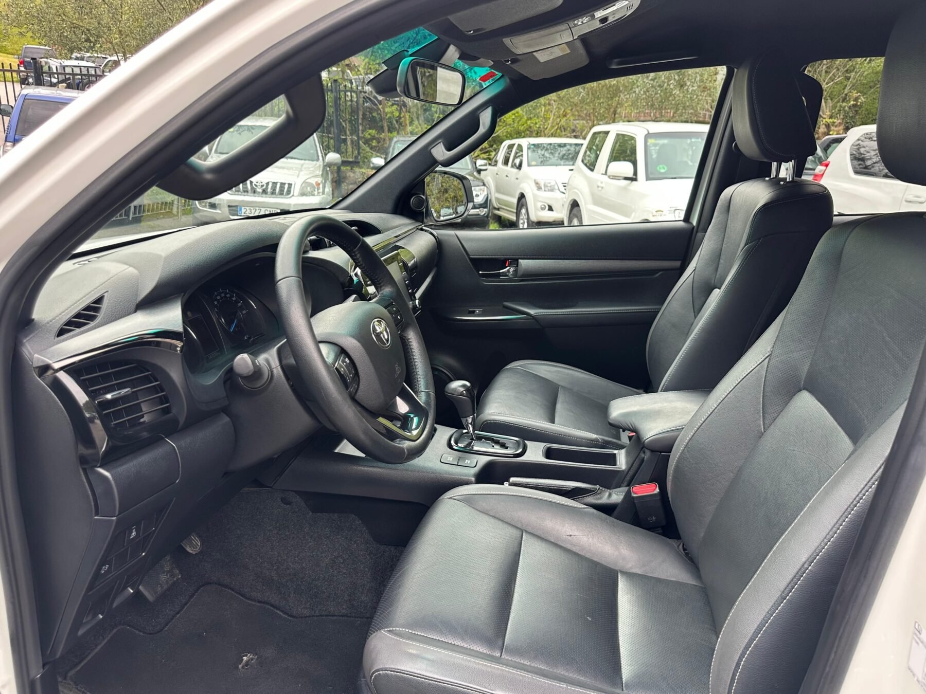 TOYOTA Hilux 2.8 D4D 150kW C. Doble Invincible AT