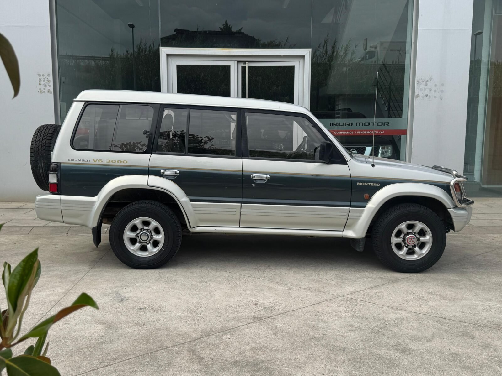 MITSUBISHI Montero LARGO 3.0V6 GLS LUJO